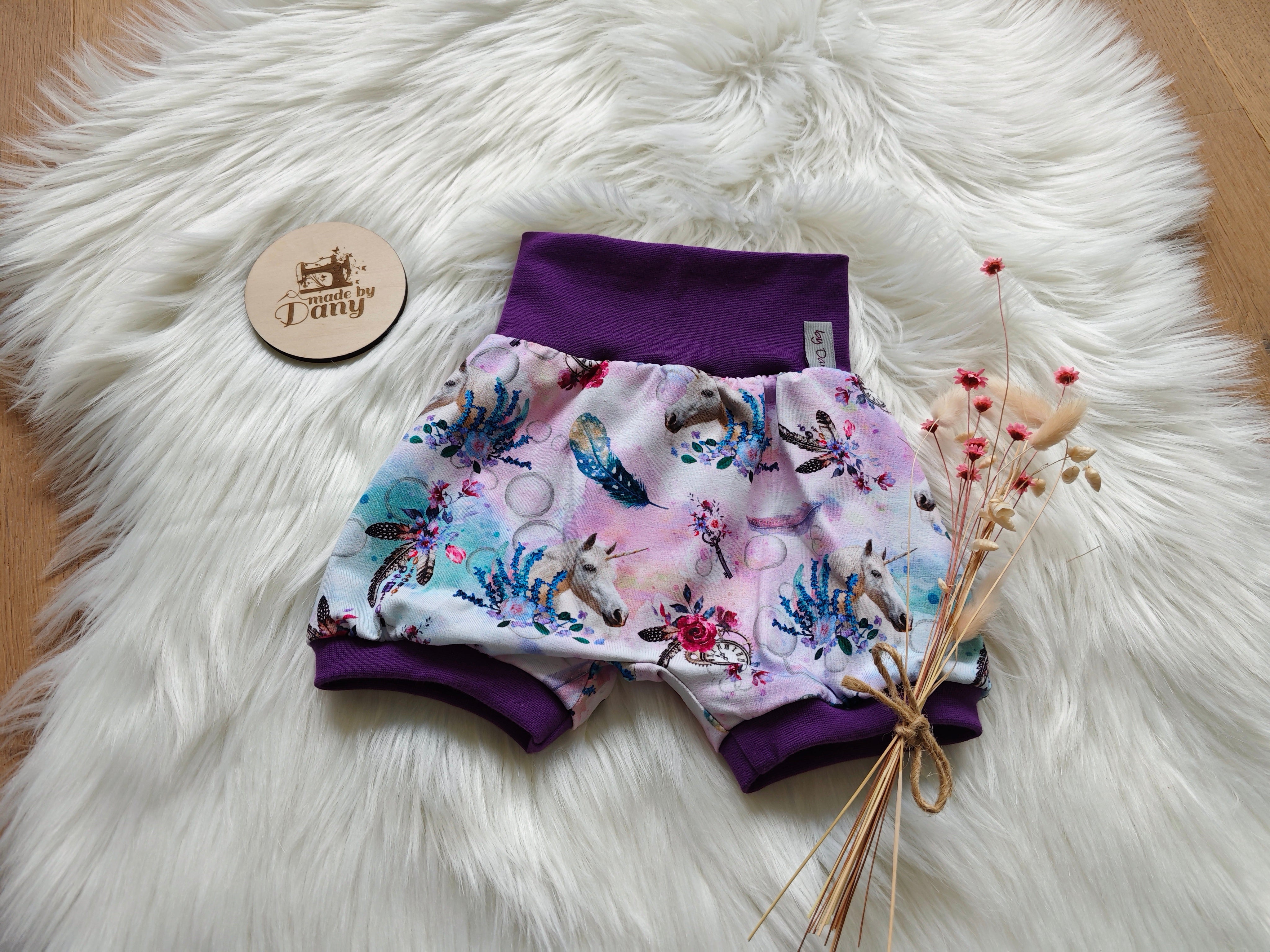 Pumphosen Kurz 2.0 ohne Hosentaschen Einhorn mit Federn rosa 98