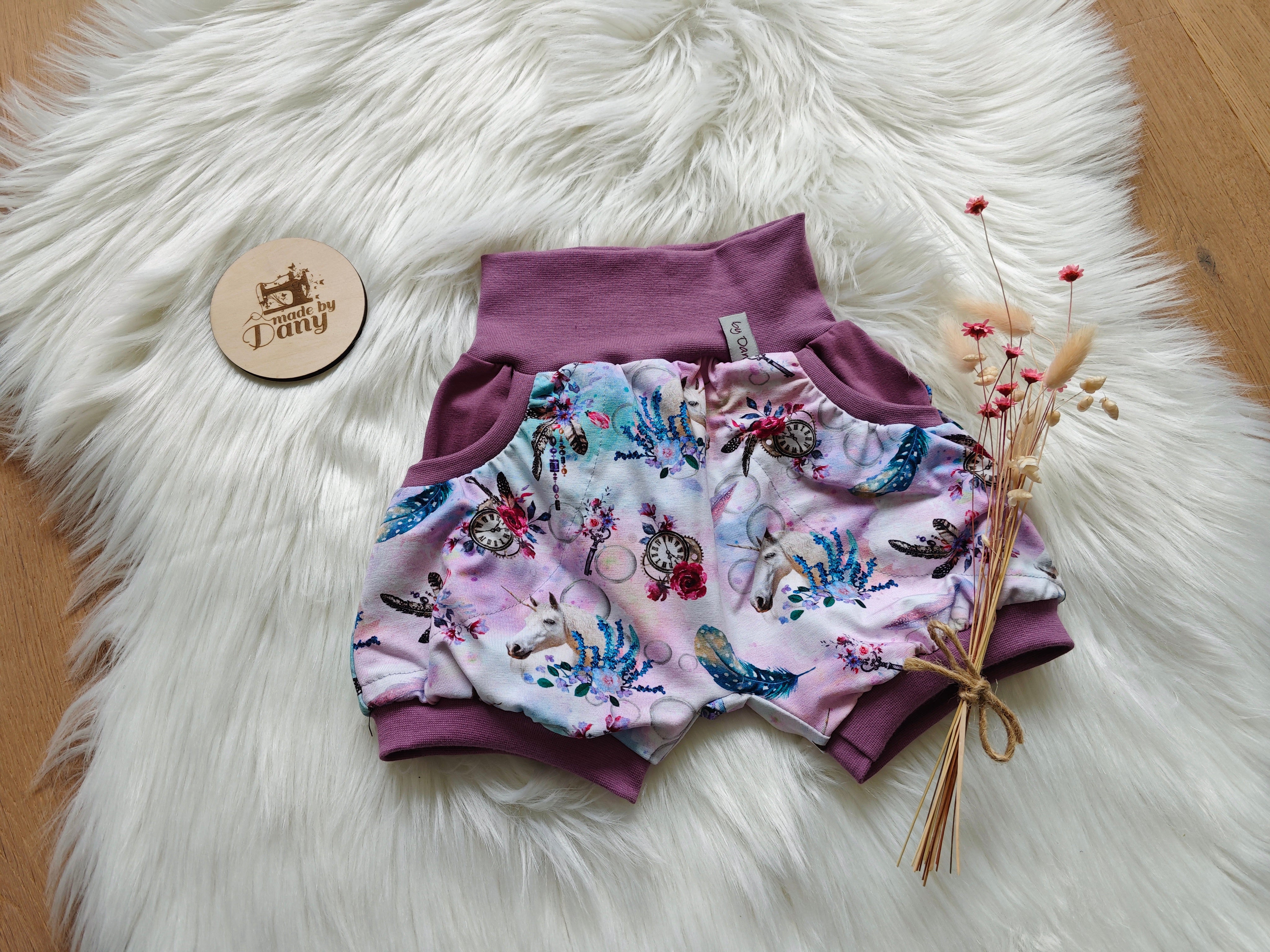 Pumphosen Kurz 2.0 mit Hosentaschen Einhorn mit Federn rosa 116