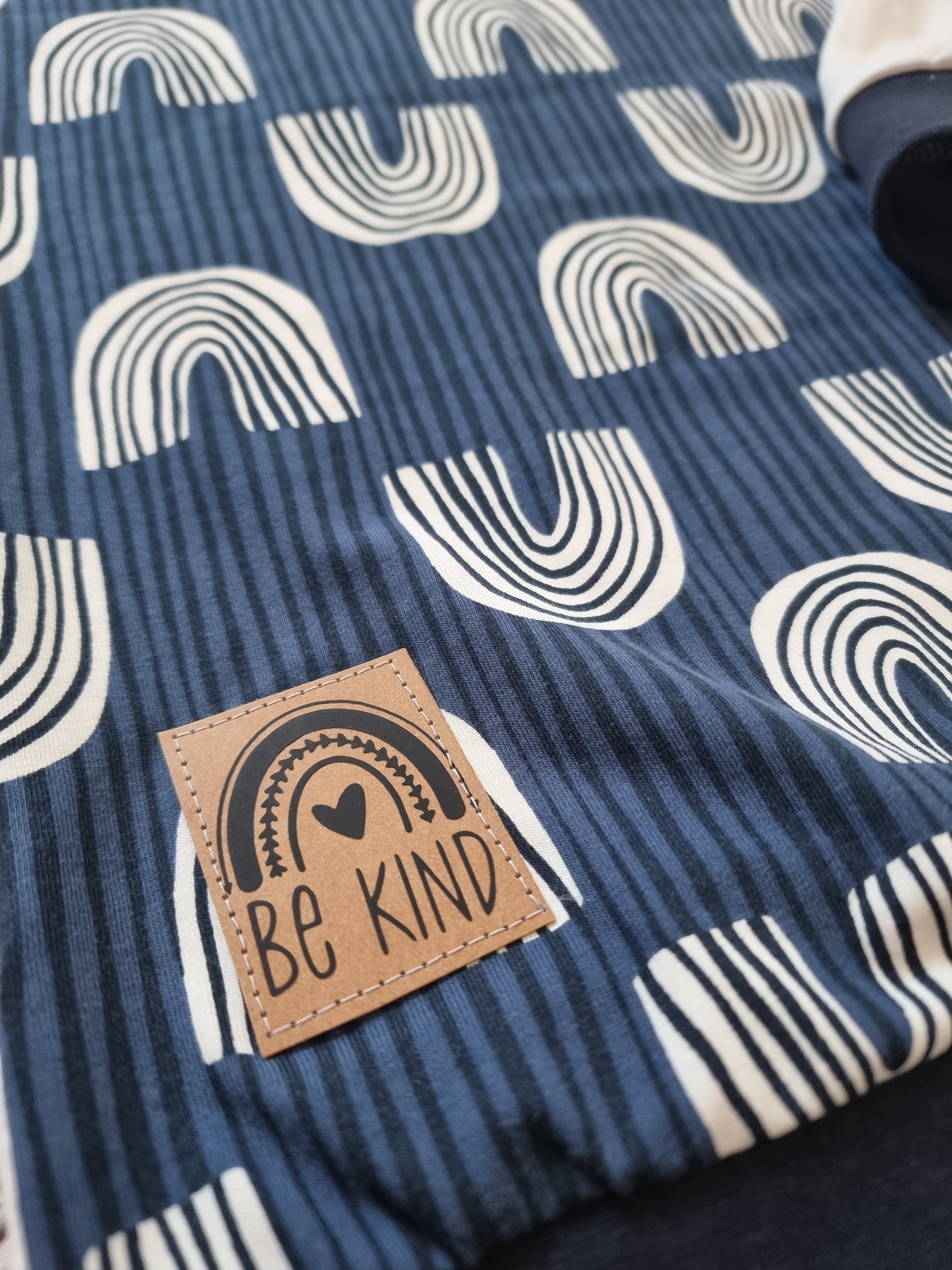 Kapuzenpullover Regenbögen dunkelblau, weiss 134