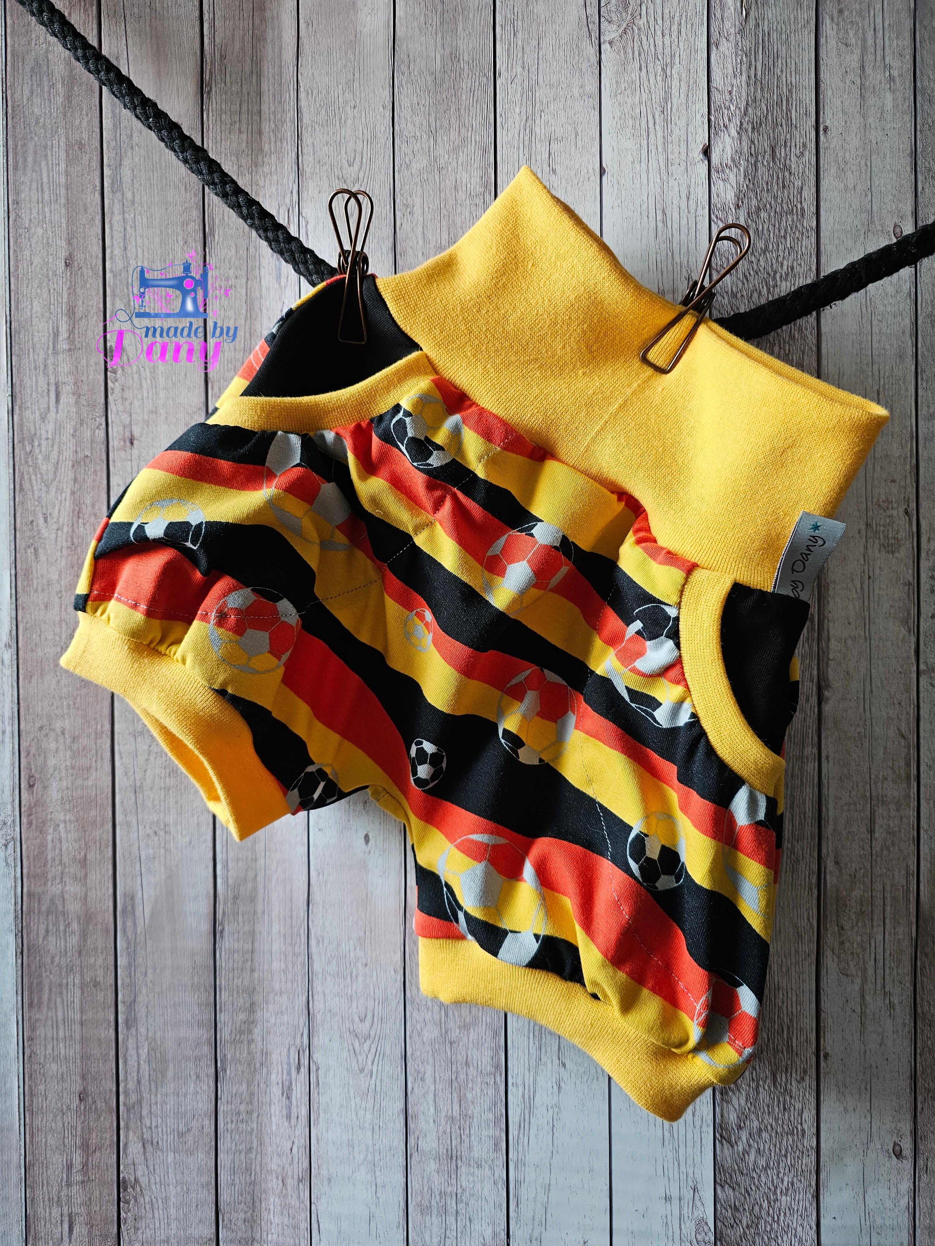 Pumphosen Kurz 2.0 mit Hosentaschen Fussball schwarz, orange-rot, gelb 104