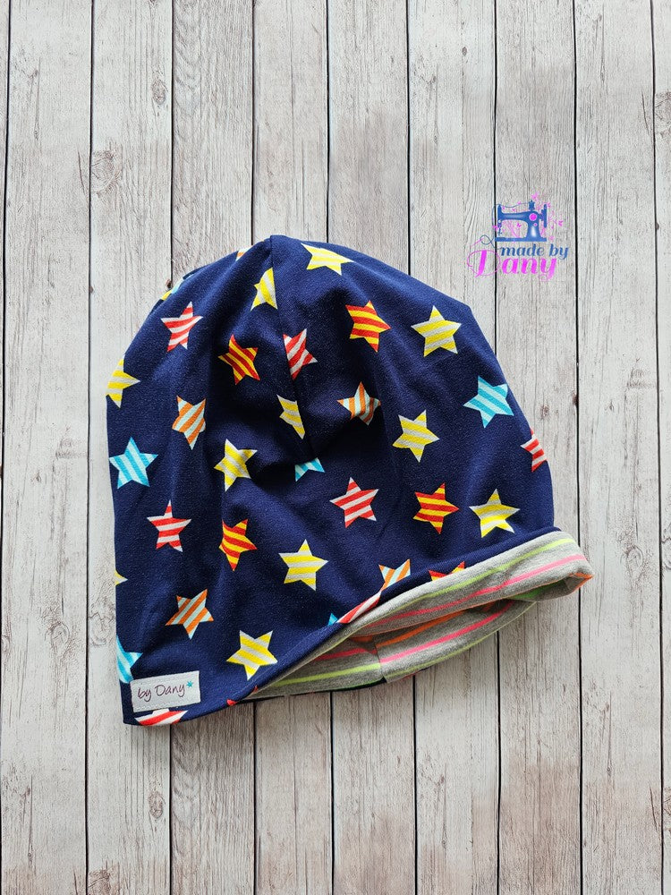 Wendebeanie Bunte Sterne auf dunkelblau, Neon Stripe ca. 54 cm