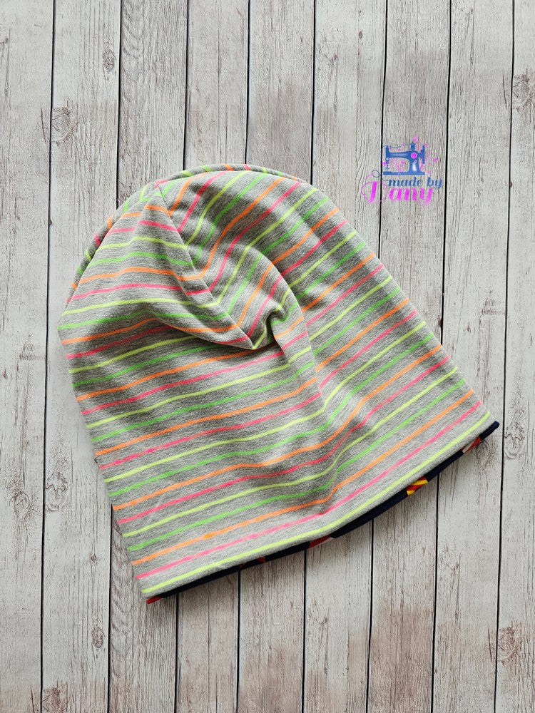 Wendebeanie Bunte Sterne auf dunkelblau, Neon Stripe ca. 54 cm