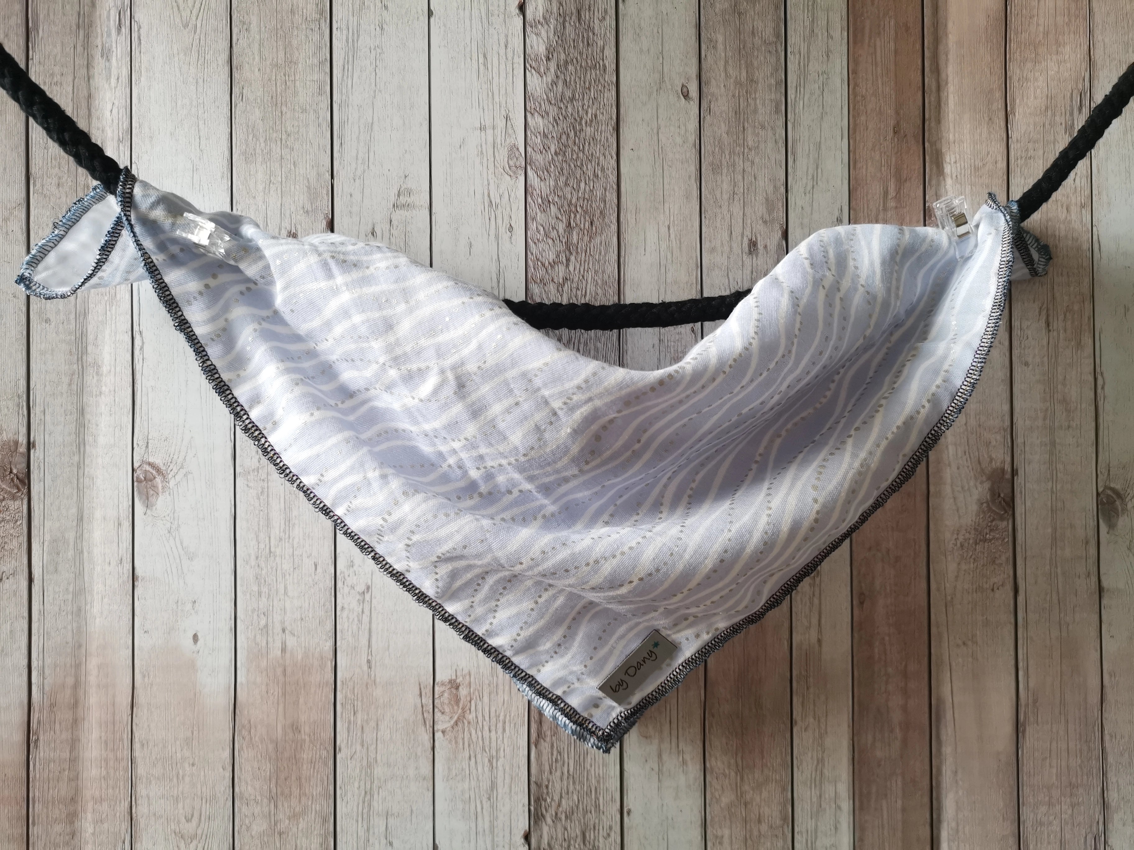 Nuscheli aus Musselin Stoff lila / weiss mit silber Punkte ca. 39x39cm