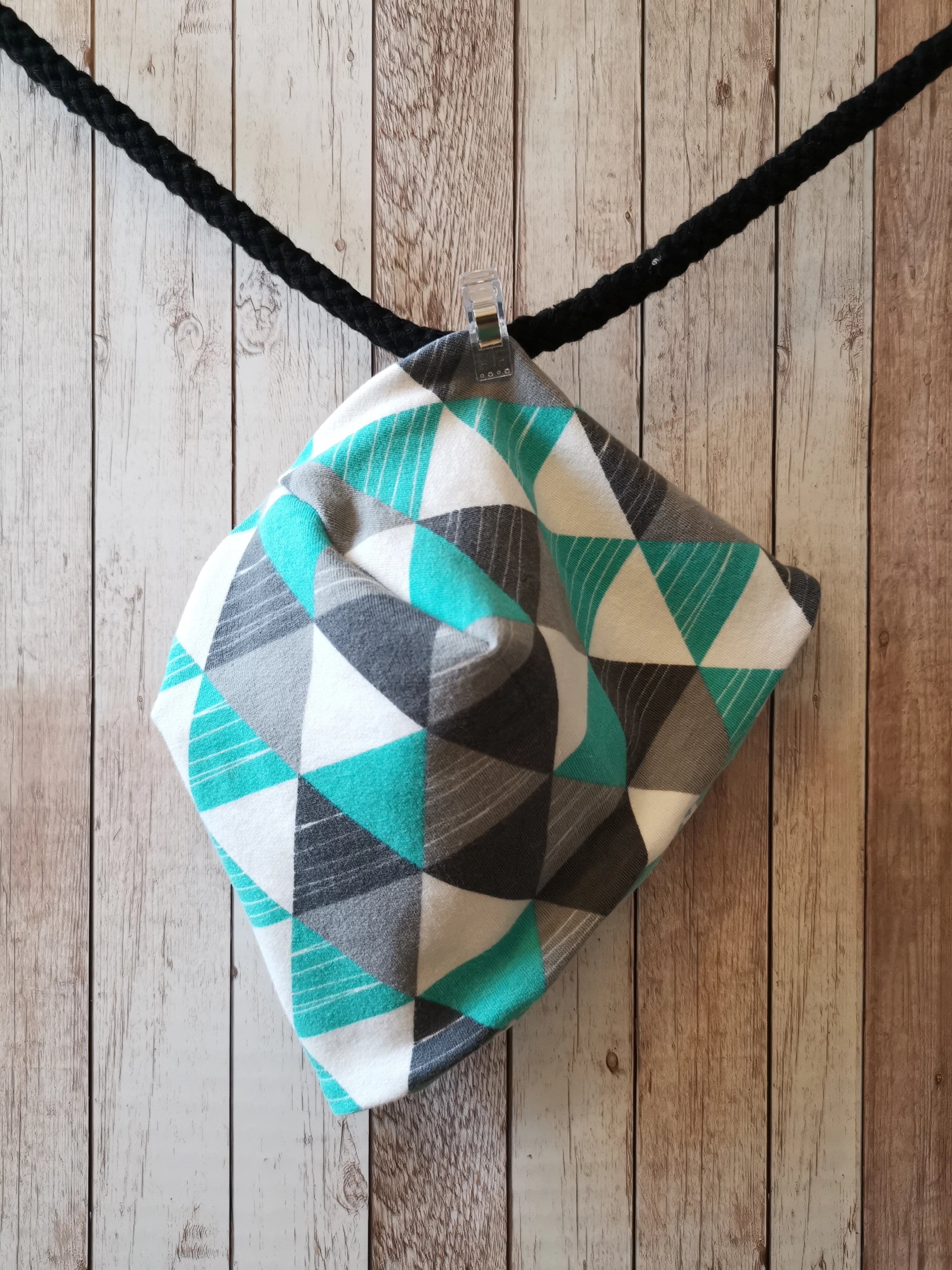 Wendemütze Sterne mint, weiss / Dreiecke grau, mint, weiss ca. 44-46cm