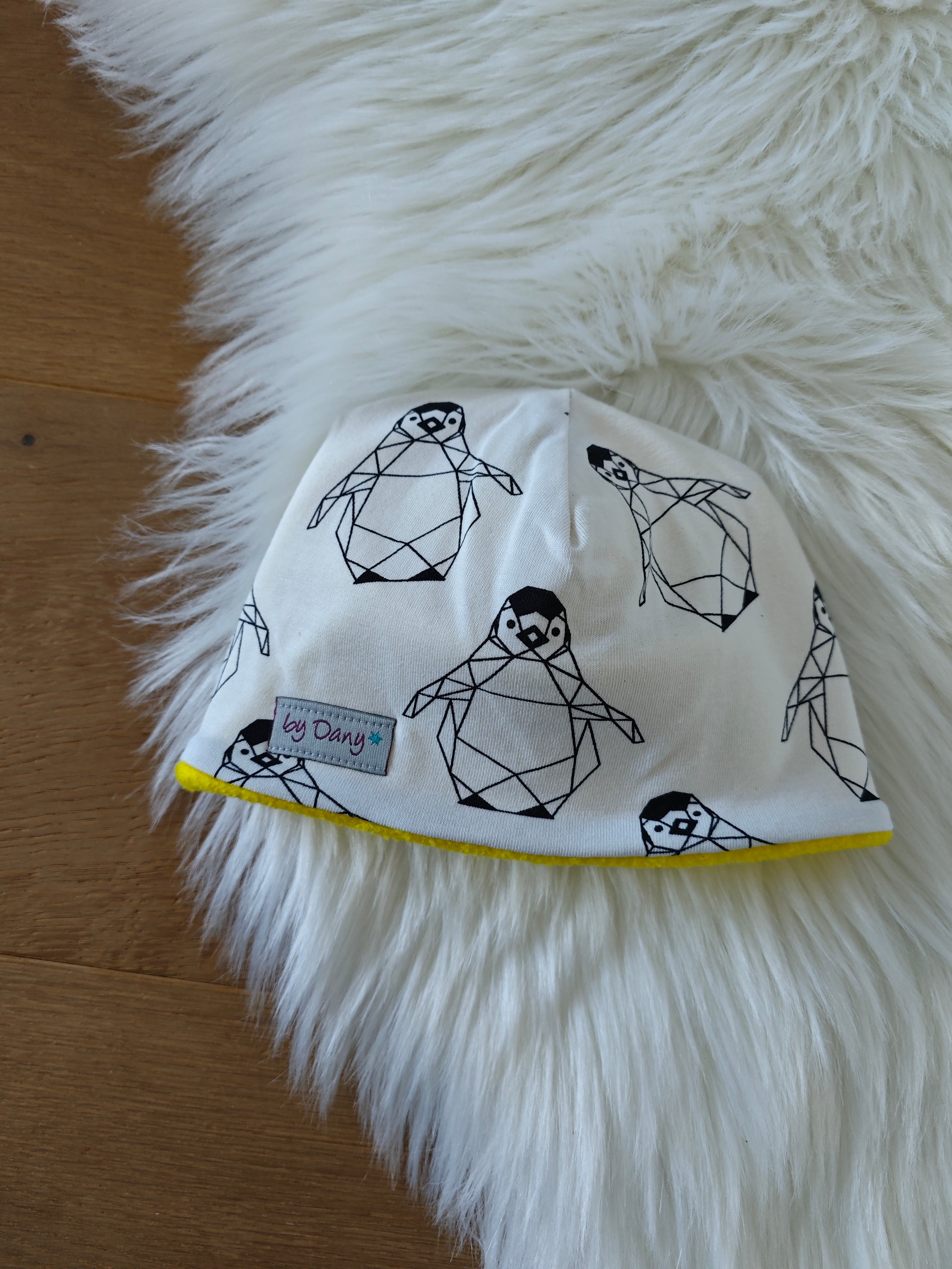Mütze innen gefüttert Pingu auf weiss ca. 39-40 cm