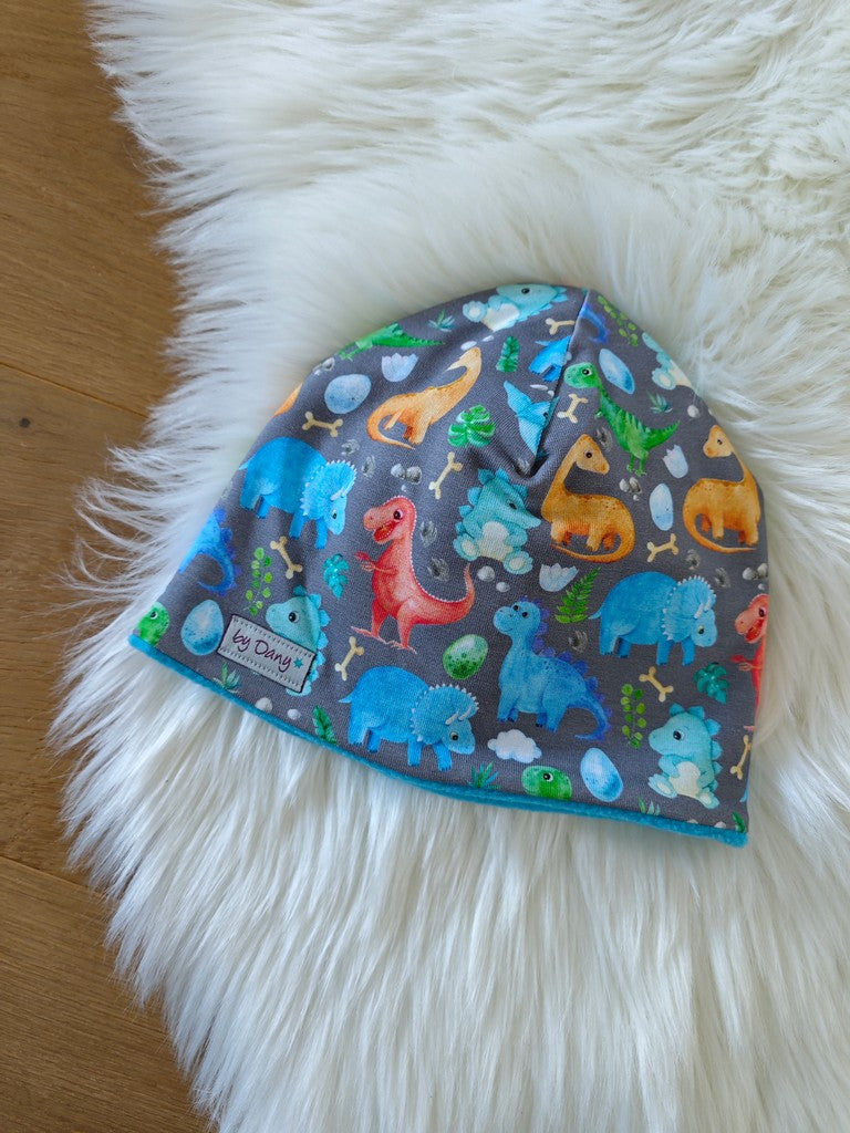 Mütze innen gefüttert bunte Dinos auf grau ca. 50-52 cm
