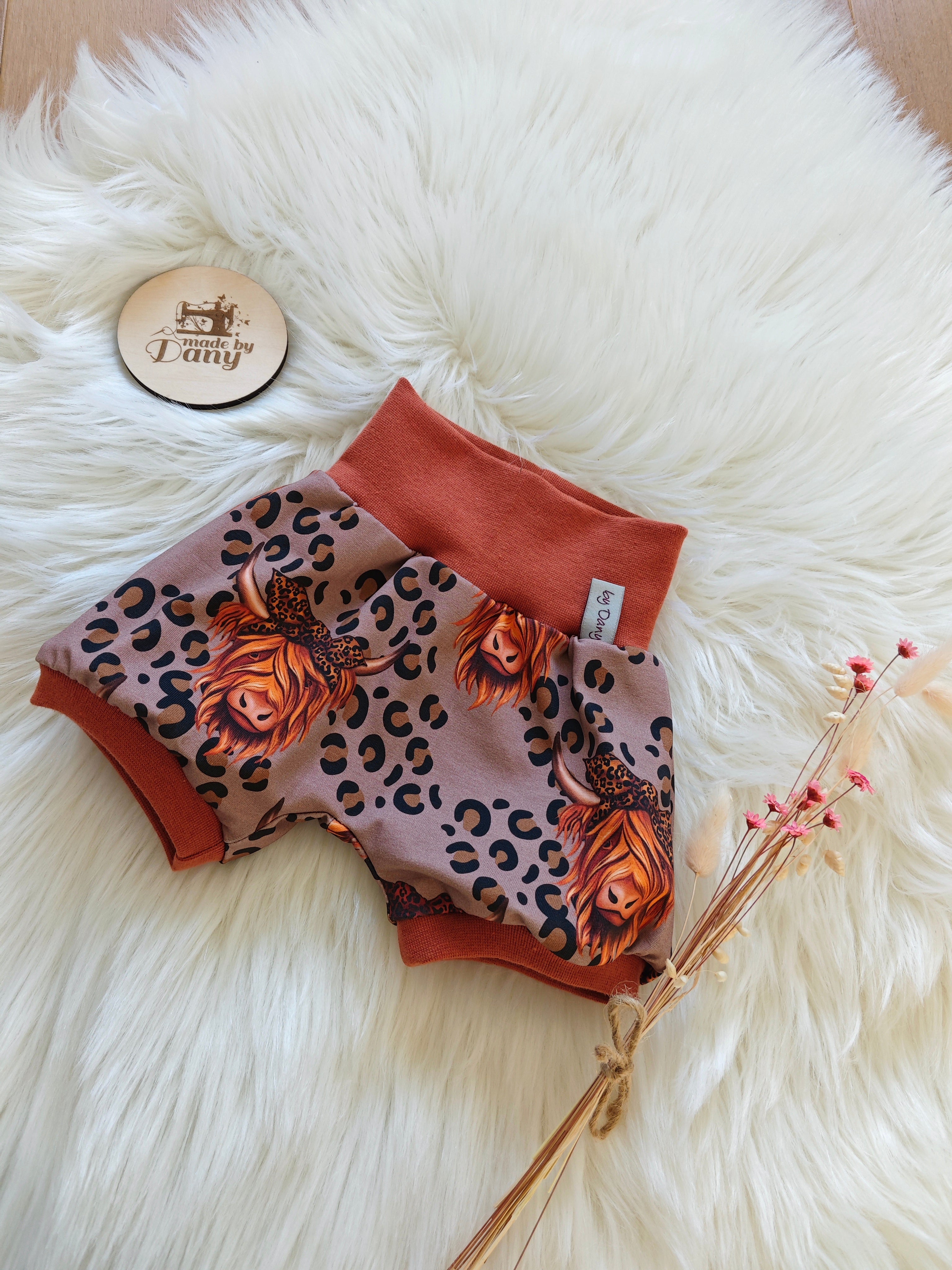 Pumphosen Kurz 2.0 ohne Hosentaschen Hochlandrind mit Masche braun 86