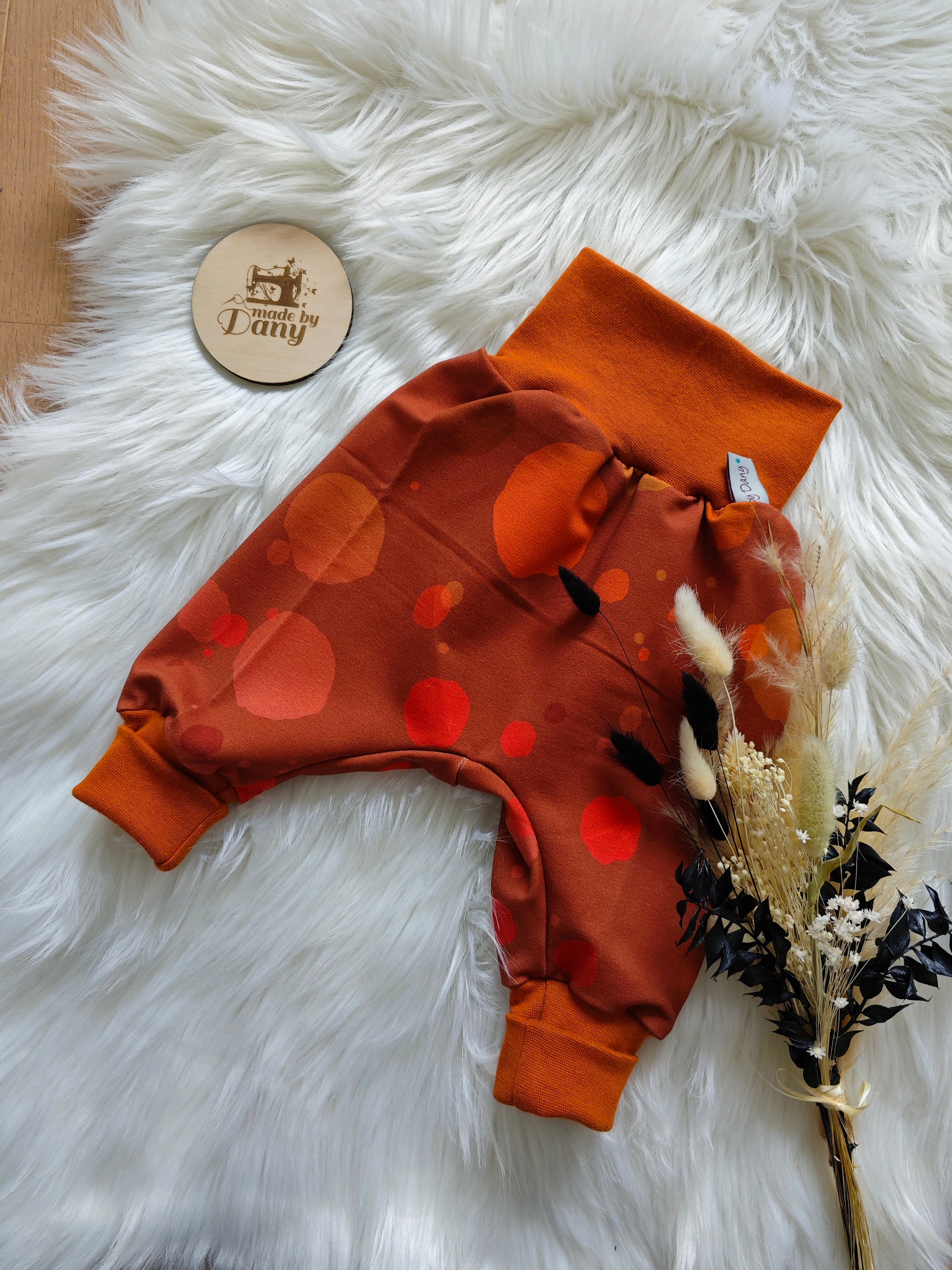 Pumphosen lang rostbraun mit punkte 62/68