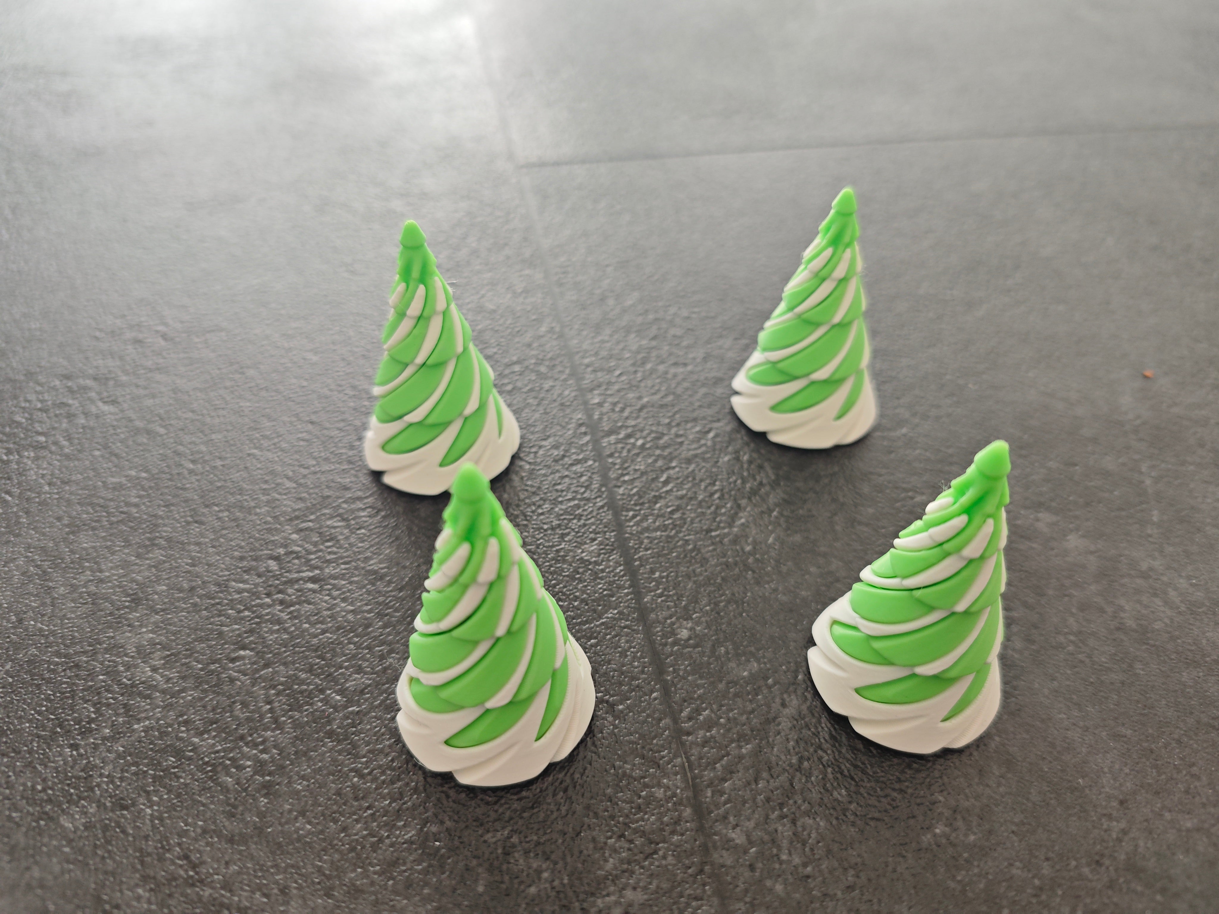 Unmöglicher Kegel (Christmas) weiss, hellgrün