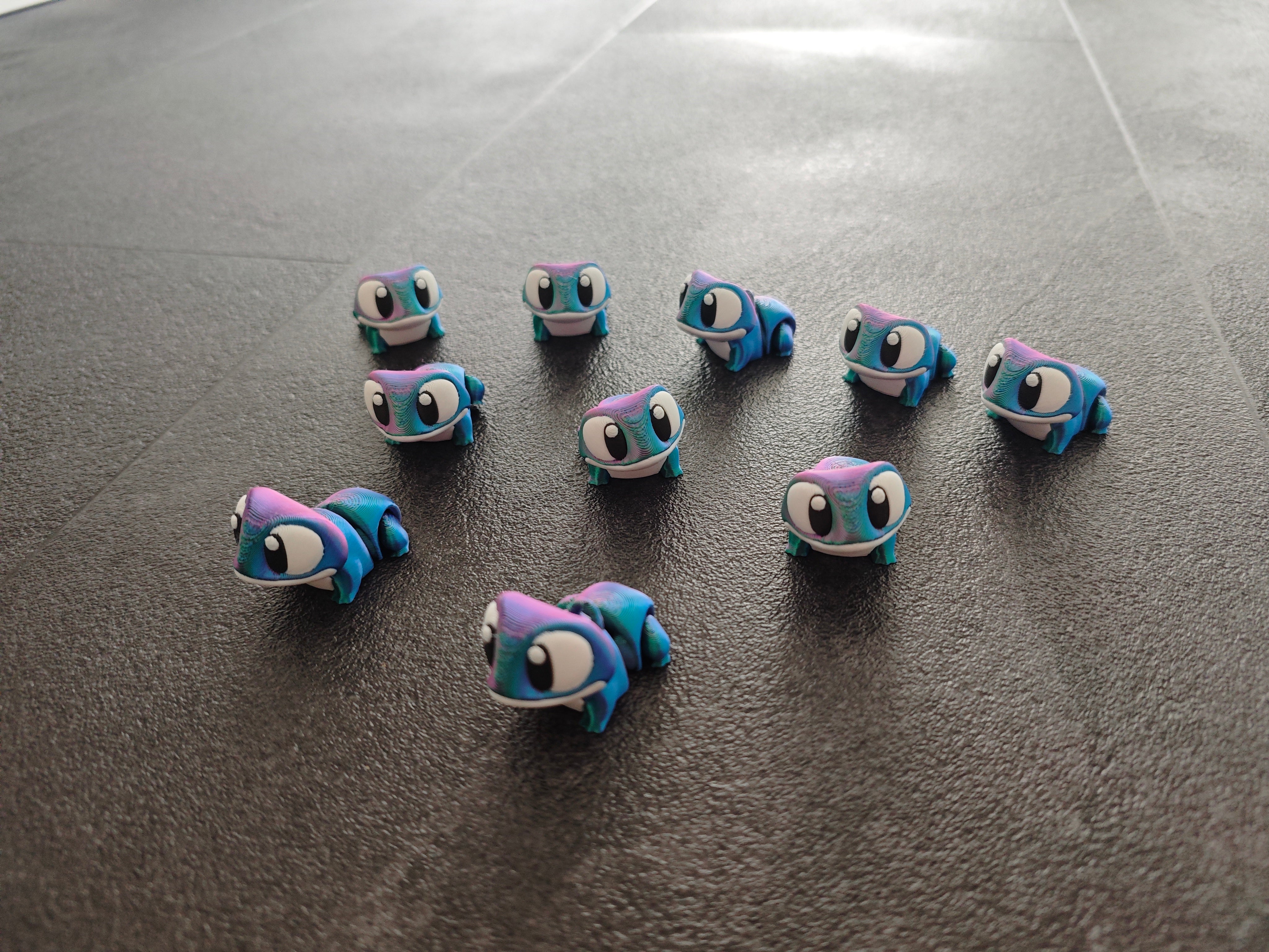 Frosch rot blau grün weiss