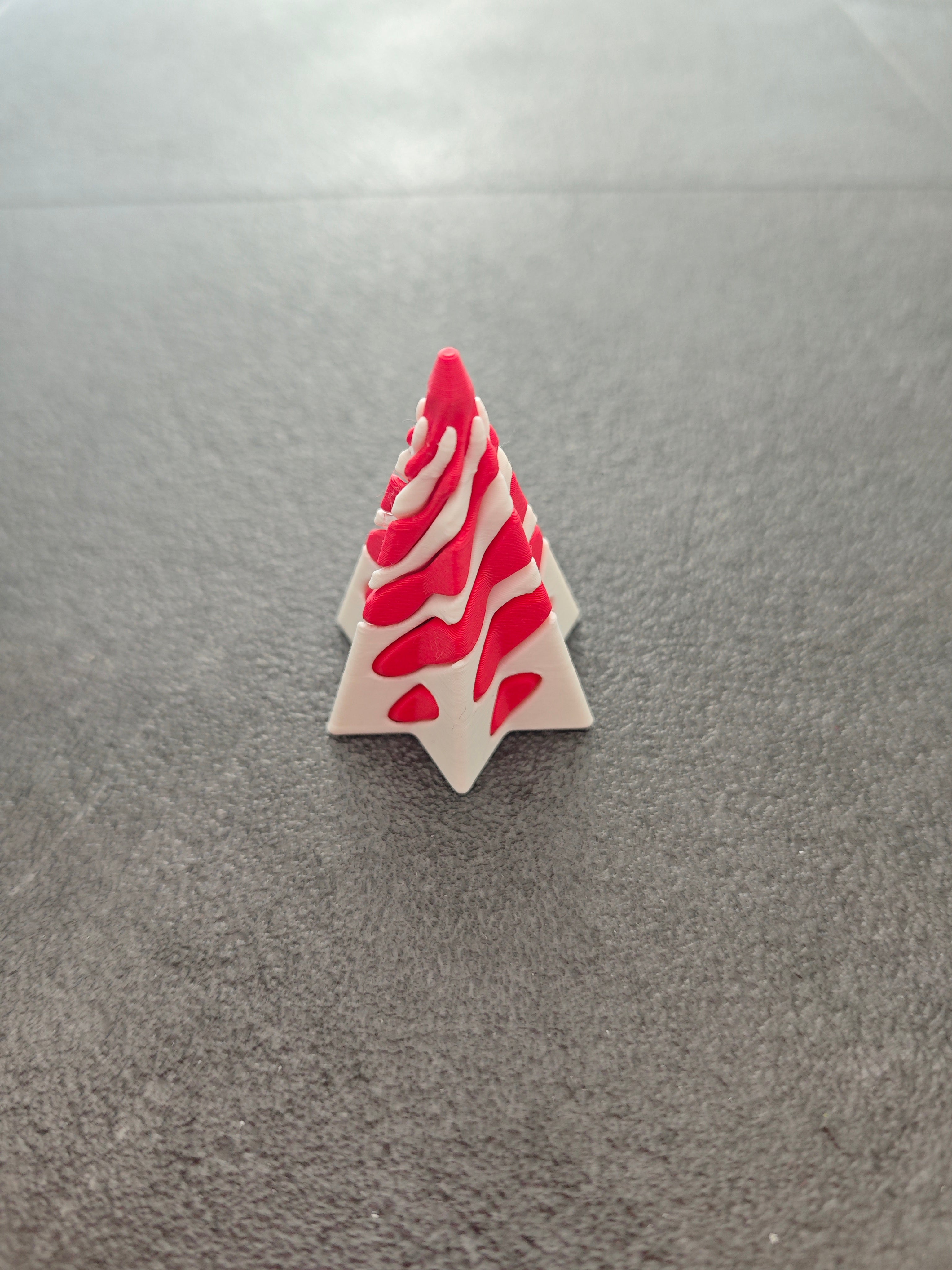 Unmöglicher Stern weiss, rot