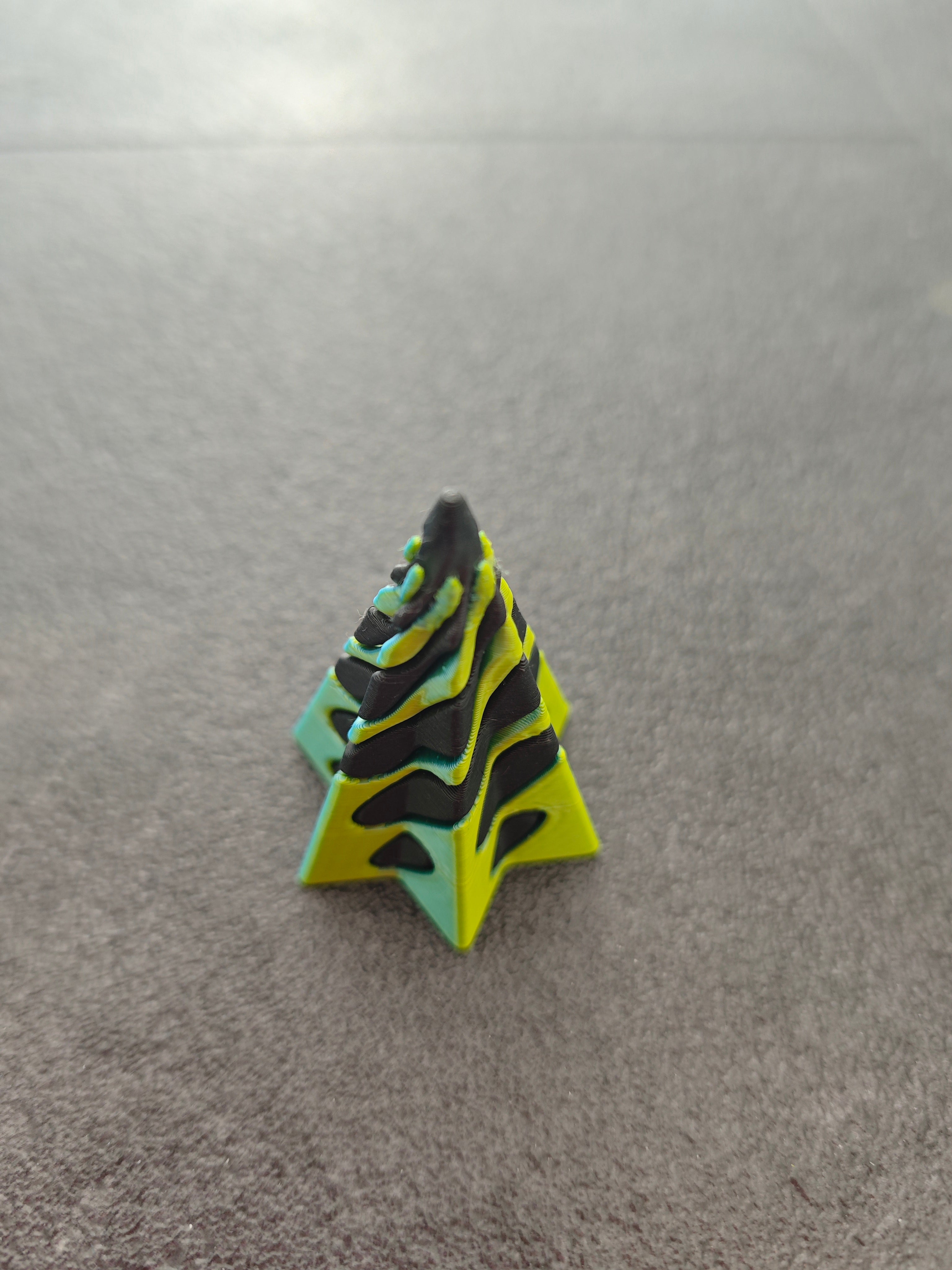 Unmöglicher Stern grün blau, schwarz