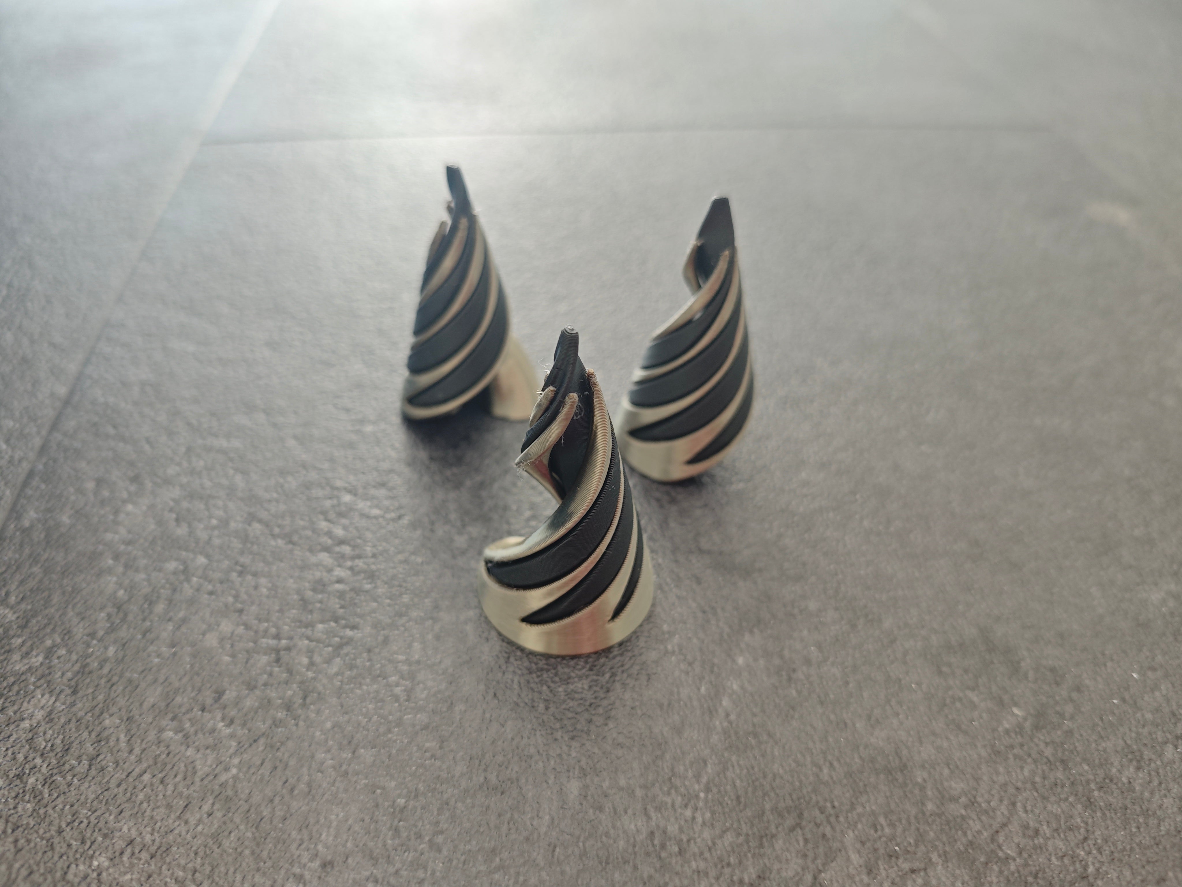 Unmöglicher gespleißte Kegel bronze, schwarz