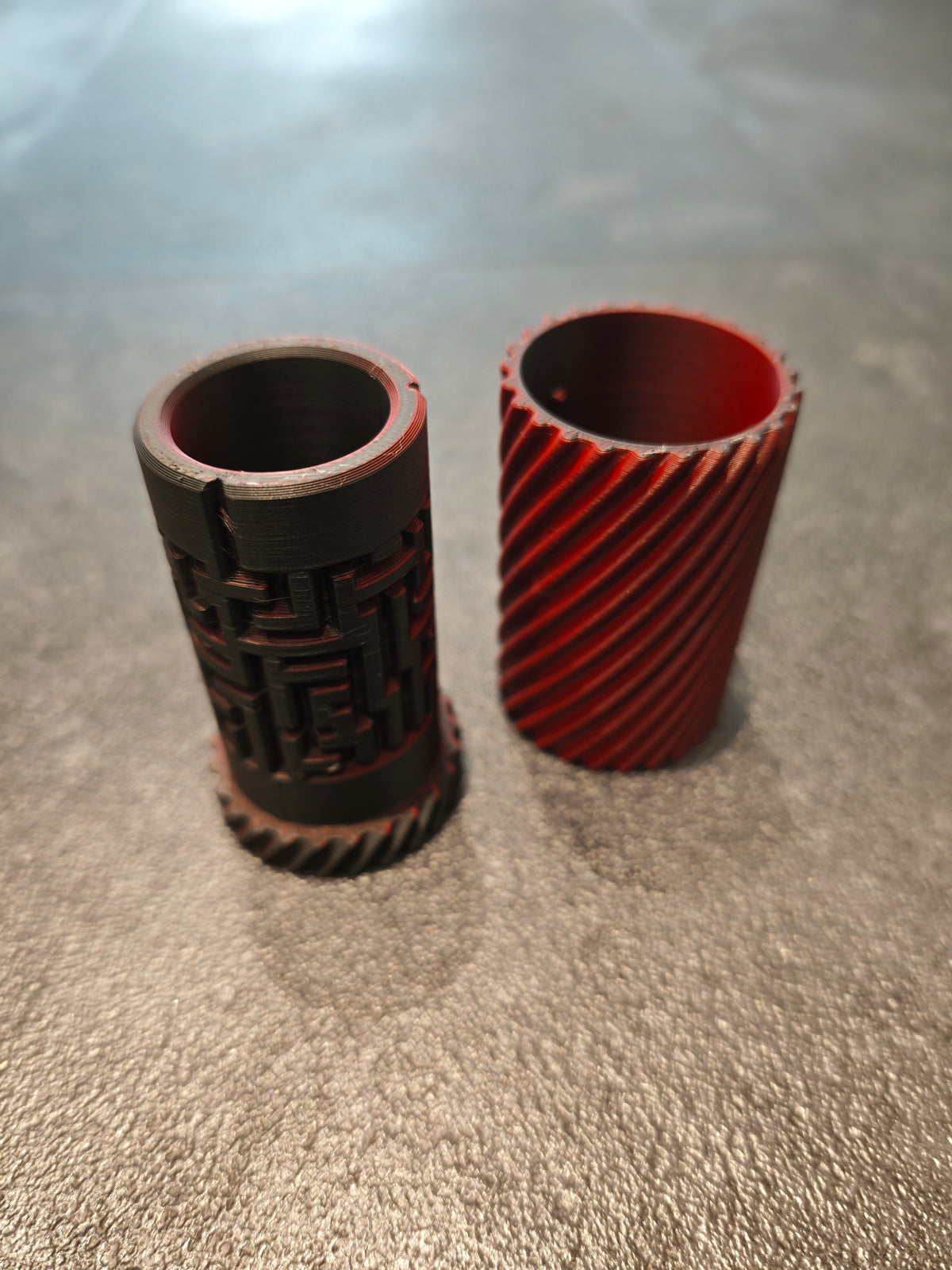 Labyrinth Rätselbox Rund rot-schwarz