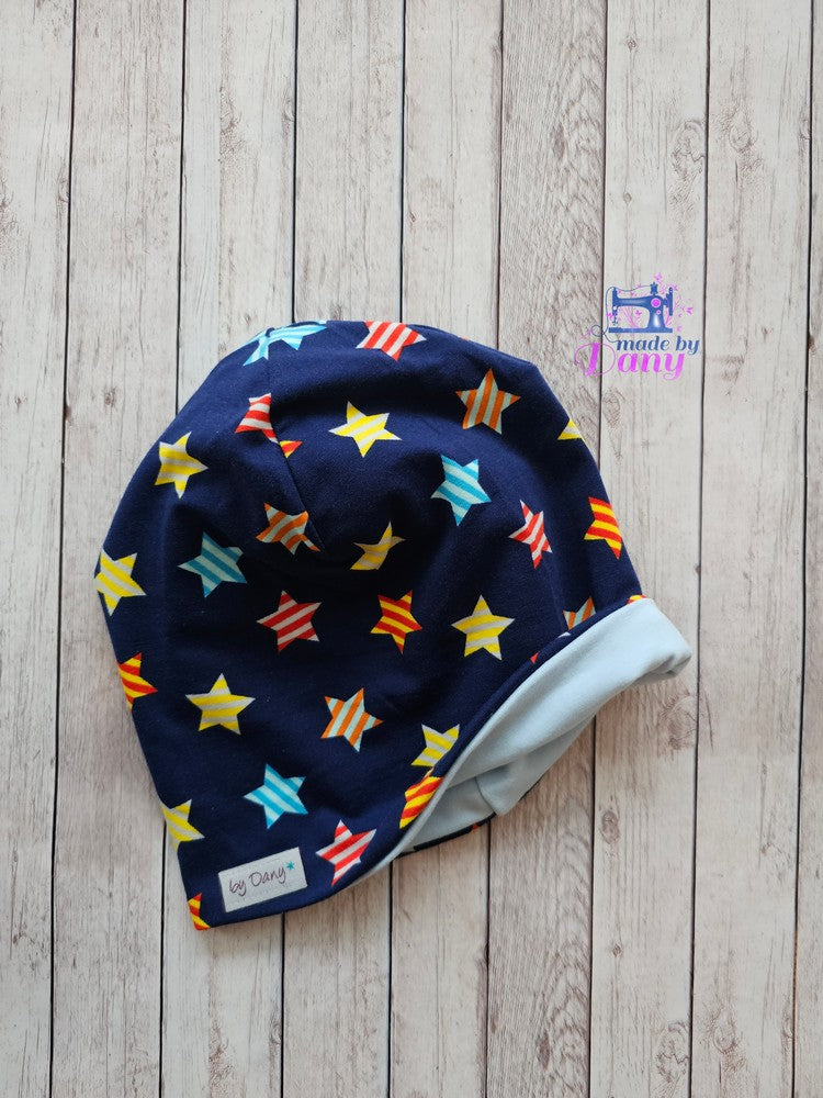 Wendebeanie Bunte Sterne auf dunkelblau, hellblau ca. 48 cm