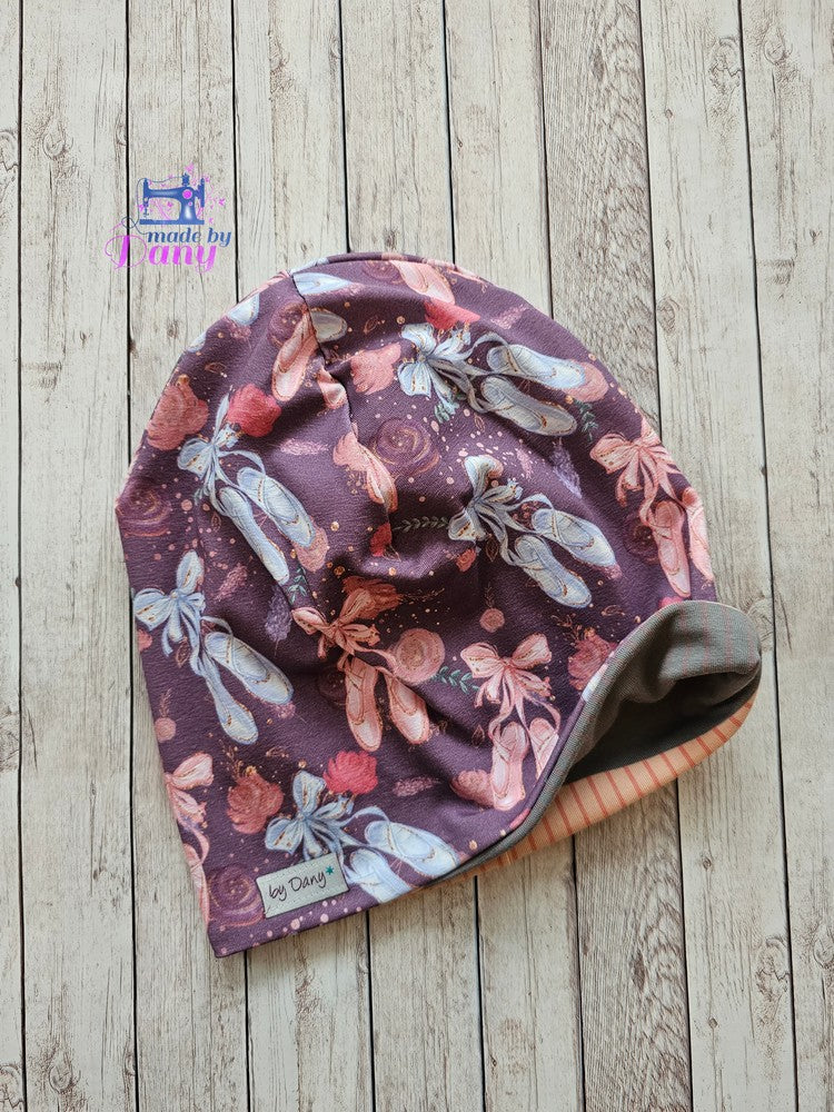 Wendebeanie Balletschuhe beere, Streifen rosa, grau ca. 54 cm