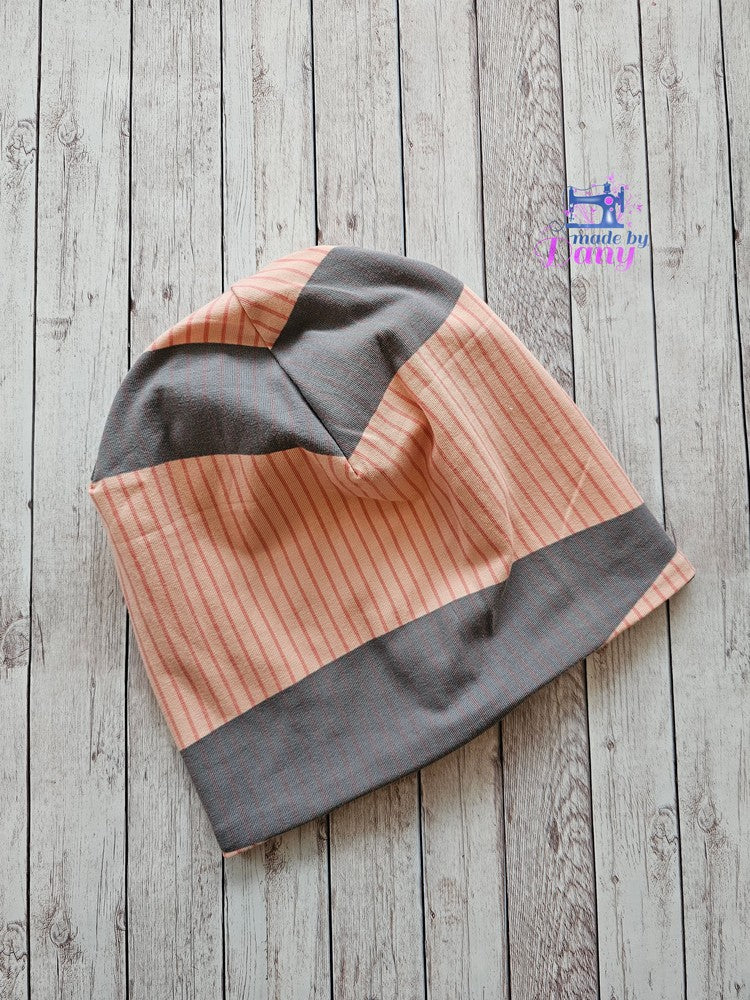 Wendebeanie Balletschuhe beere, Streifen rosa, grau ca. 54 cm