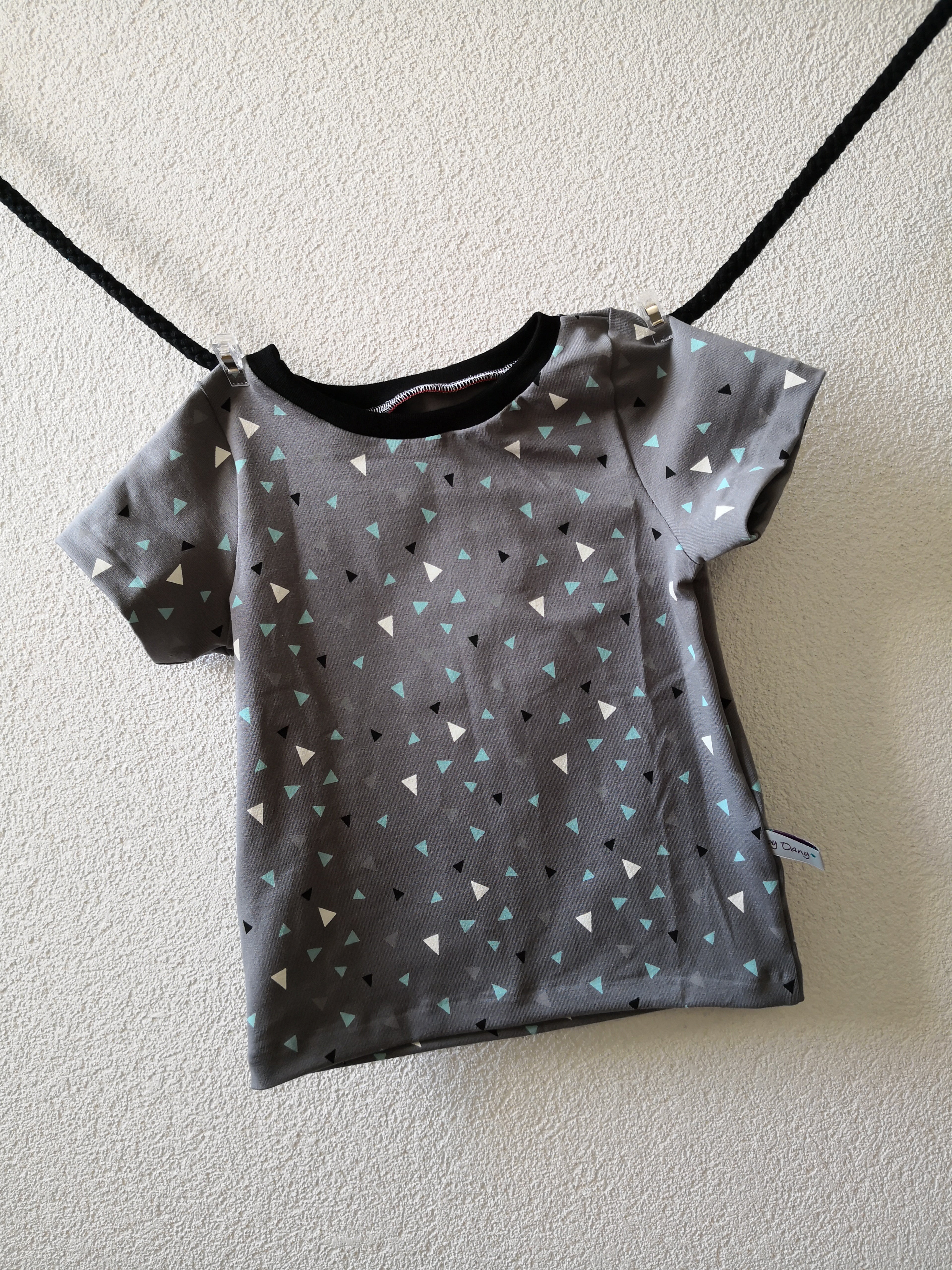 T-Shirt Dreiecke grau 86