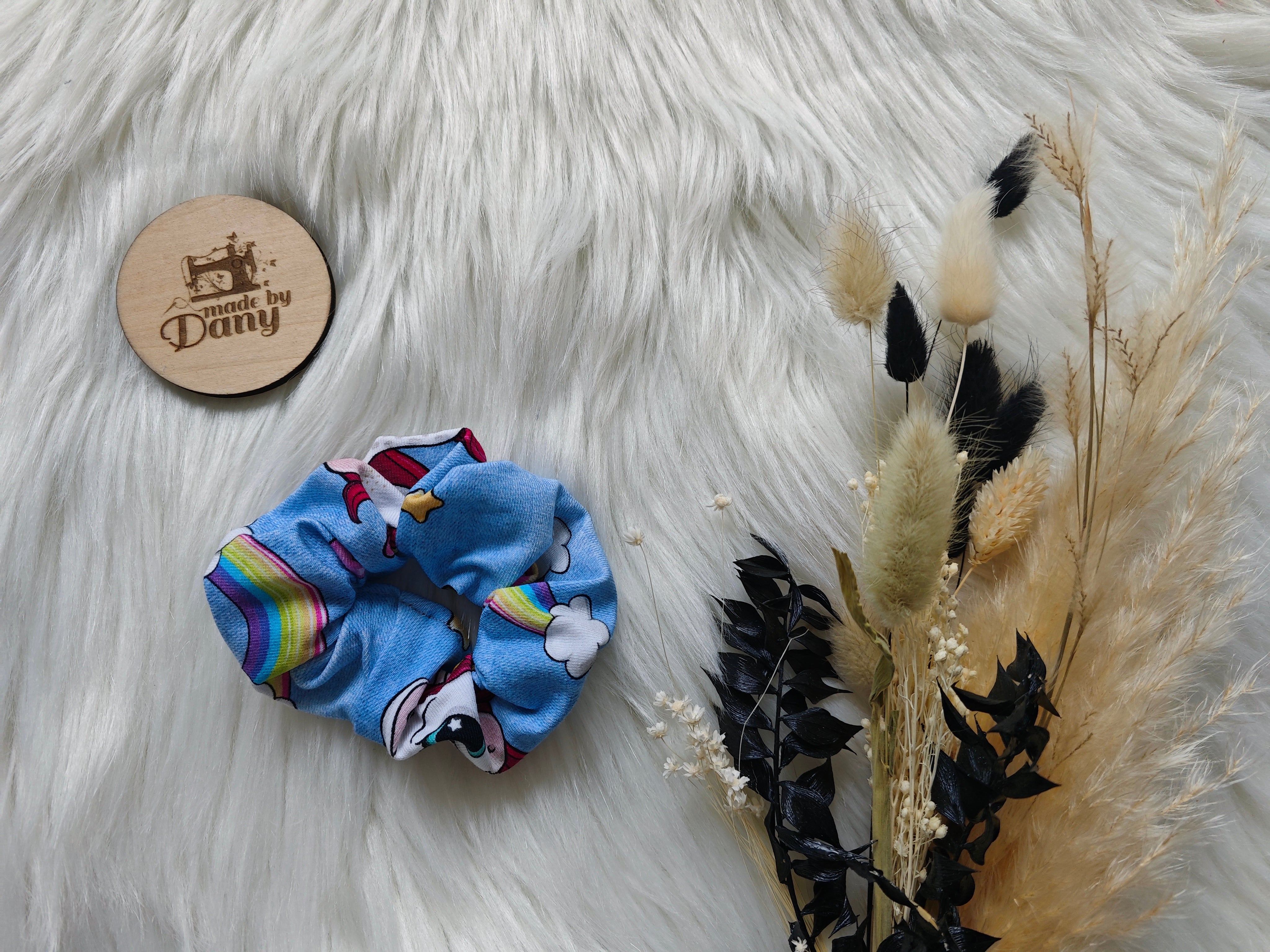 Scrunchie / Haargummi Einhorn Regenbogen Jeans hellblau