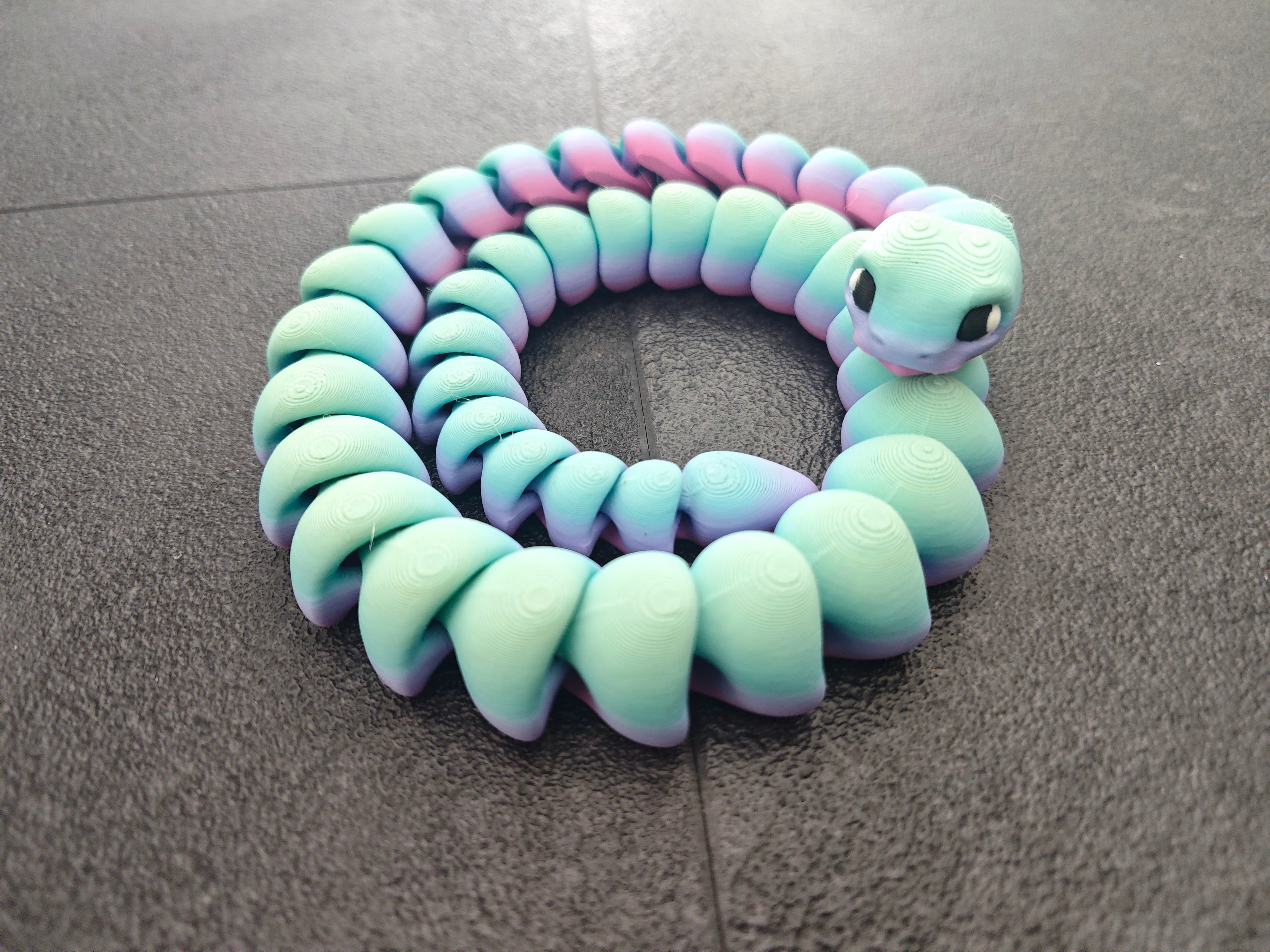 Schlange winter ice blue violett rosa