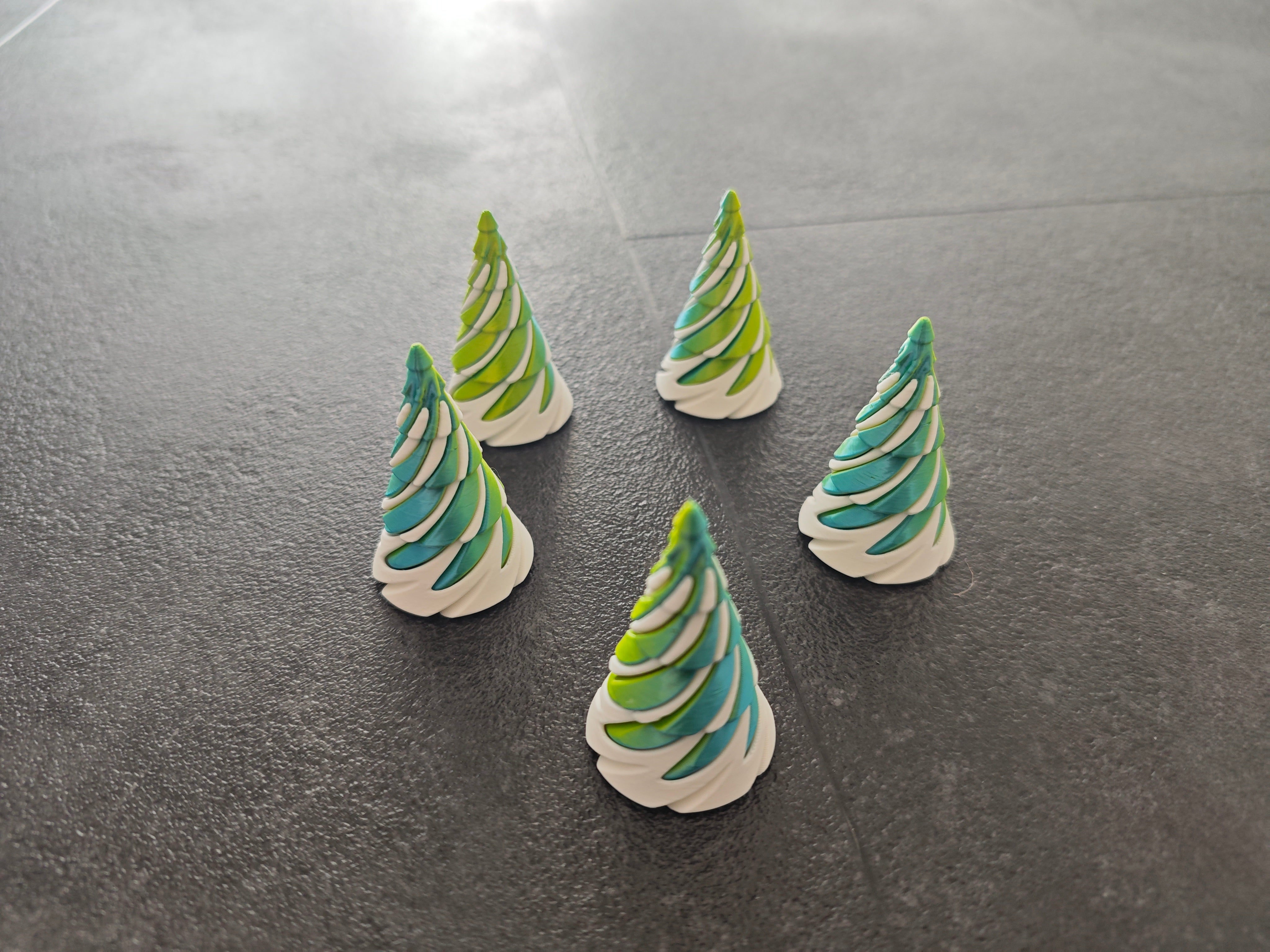 Unmöglicher Kegel (Christmas) weiss, blau grün