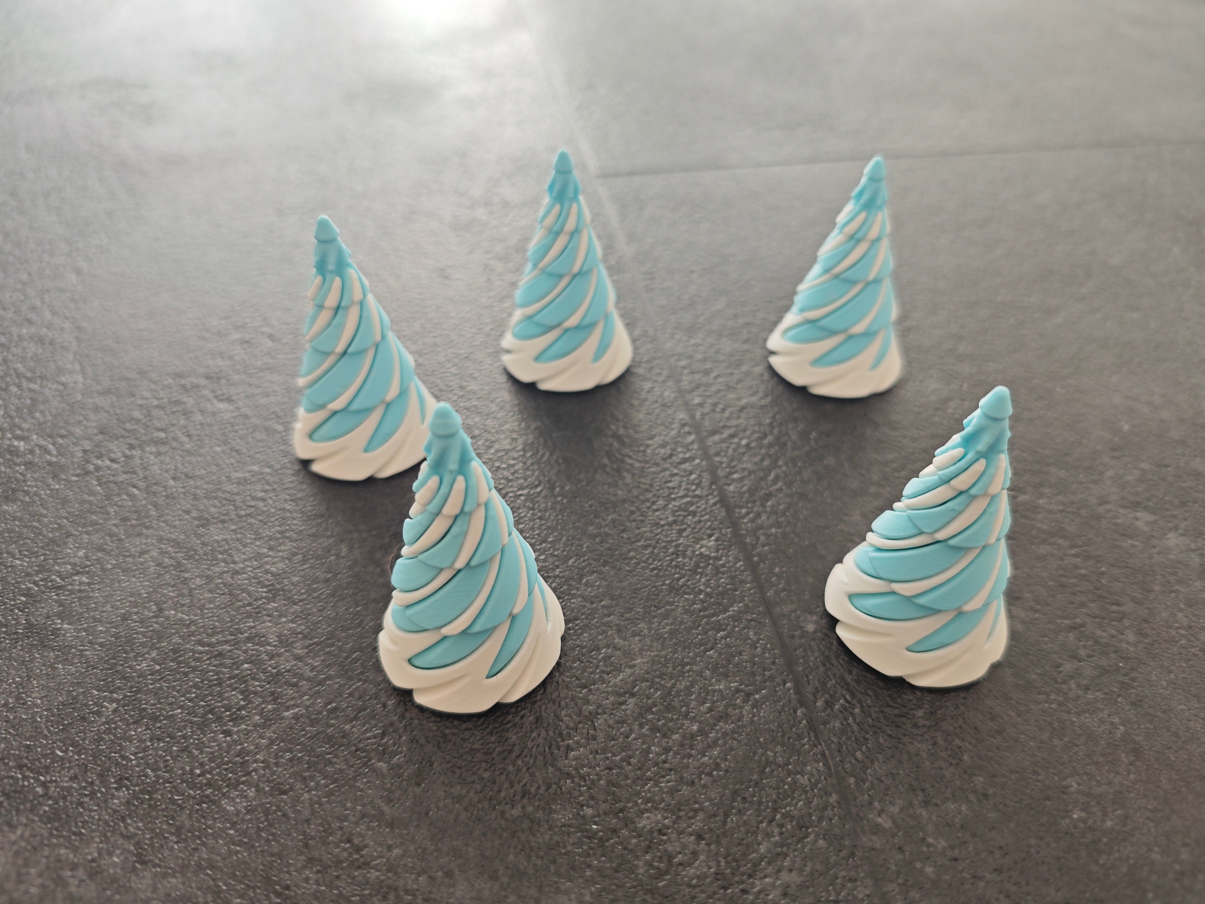 Unmöglicher Kegel (Christmas) weiss, hellblau