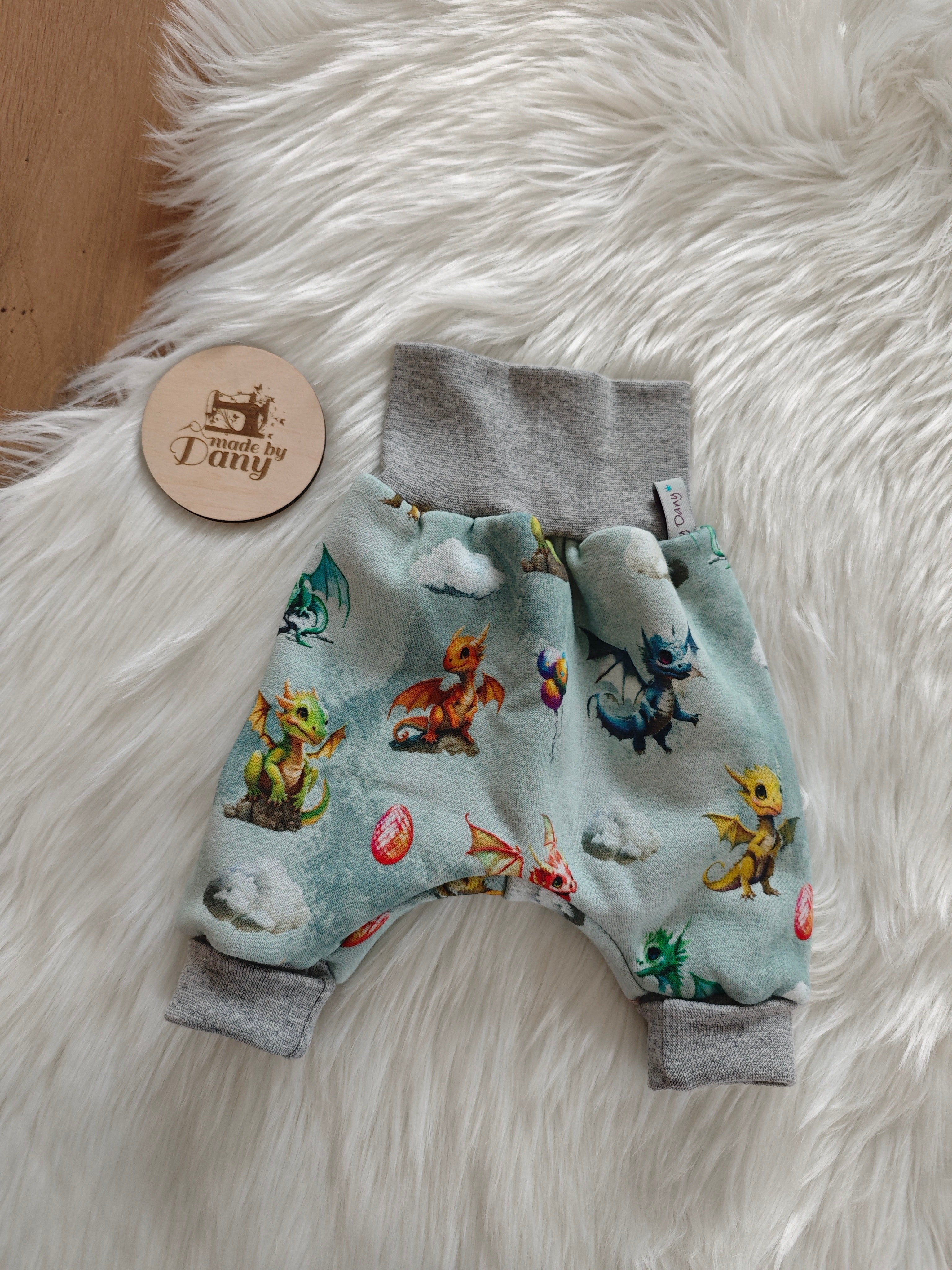 Pumphosen lang Drachen auf mint 50/56