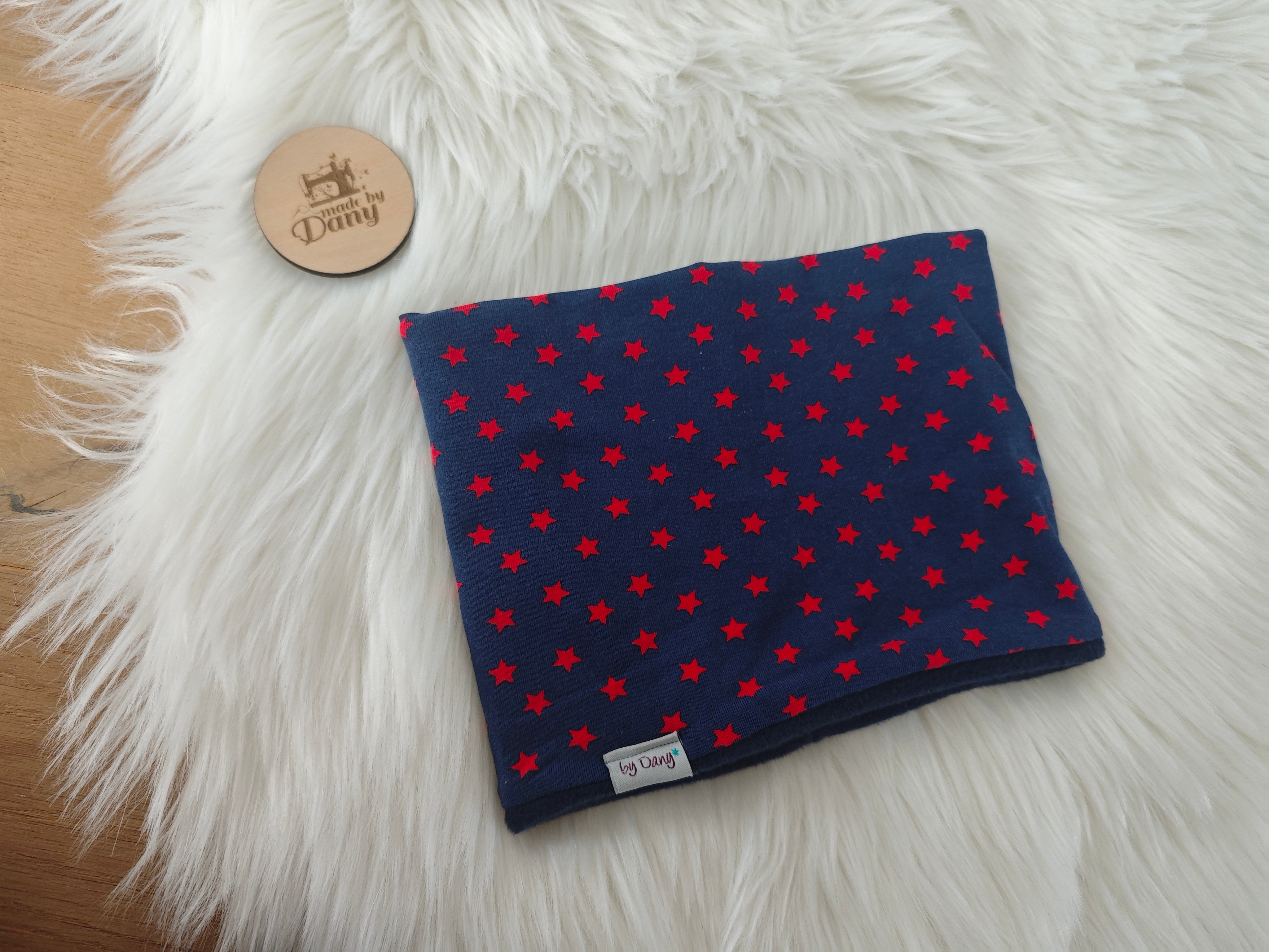 Loop innen gefüttert rote Sterne auf dunkelblau ca. 44cm