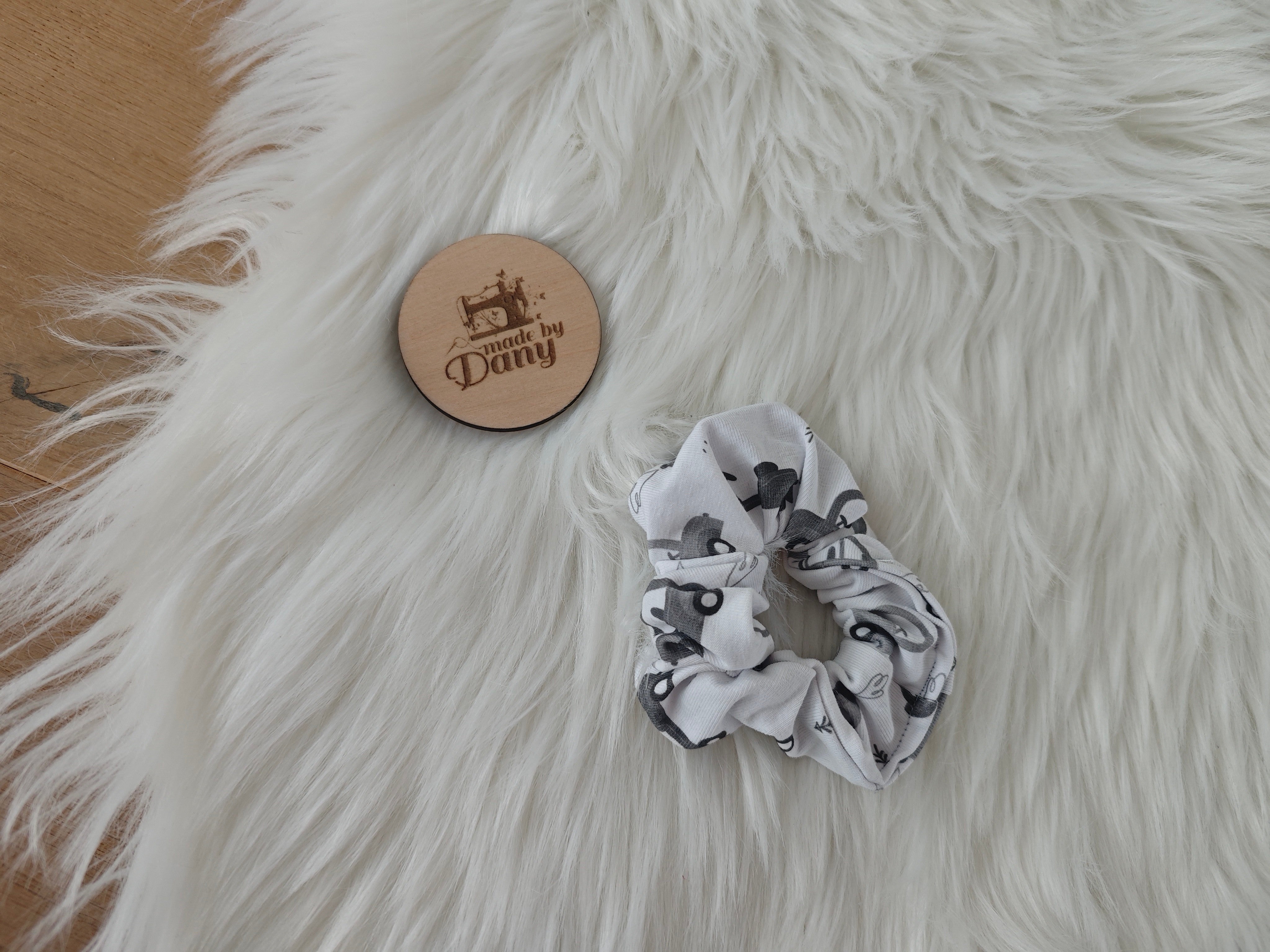 Scrunchie / Haargummi Autos weiss