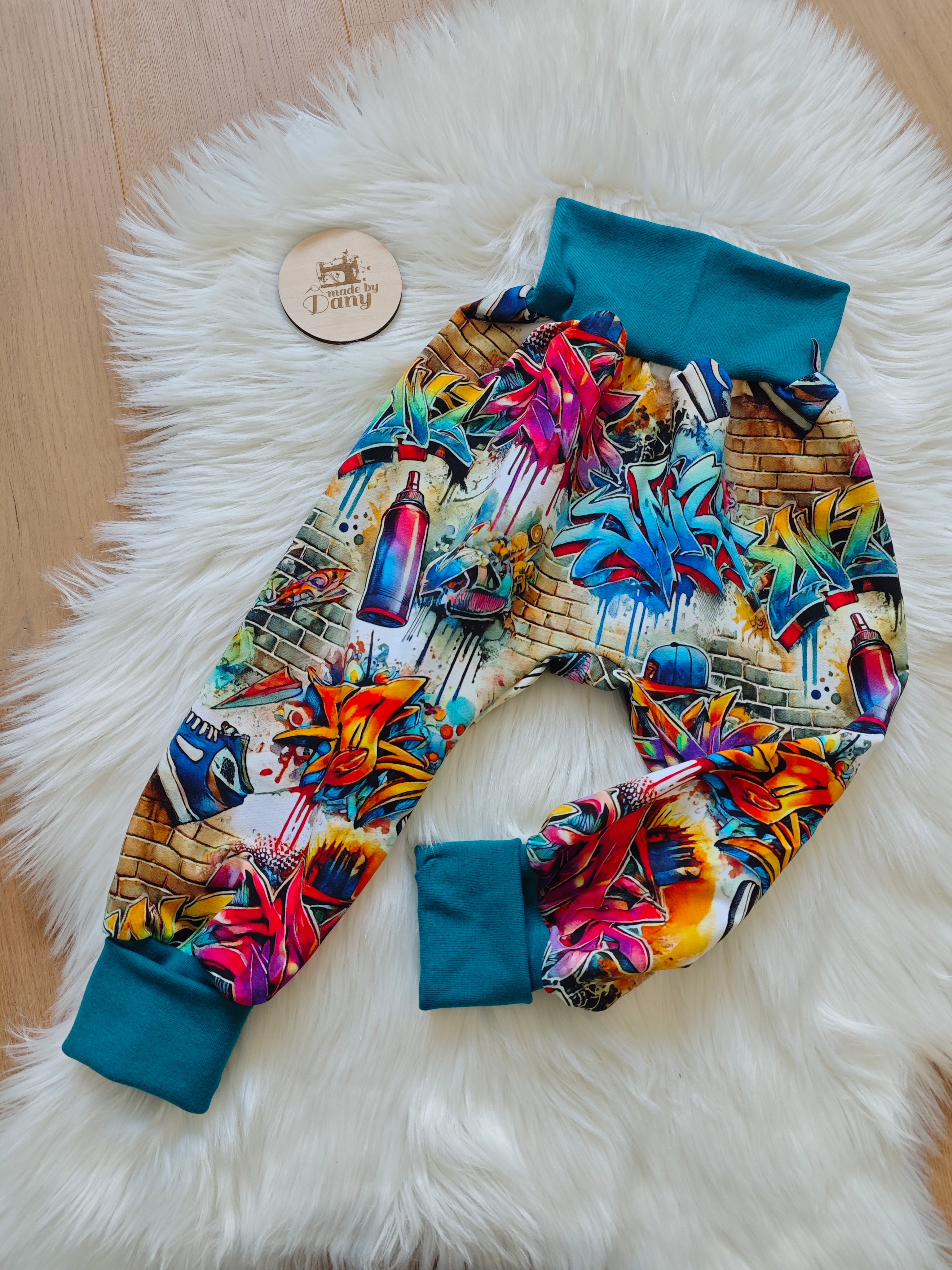 Pumphosen lang Graffiti Schuhe Cap 110/116