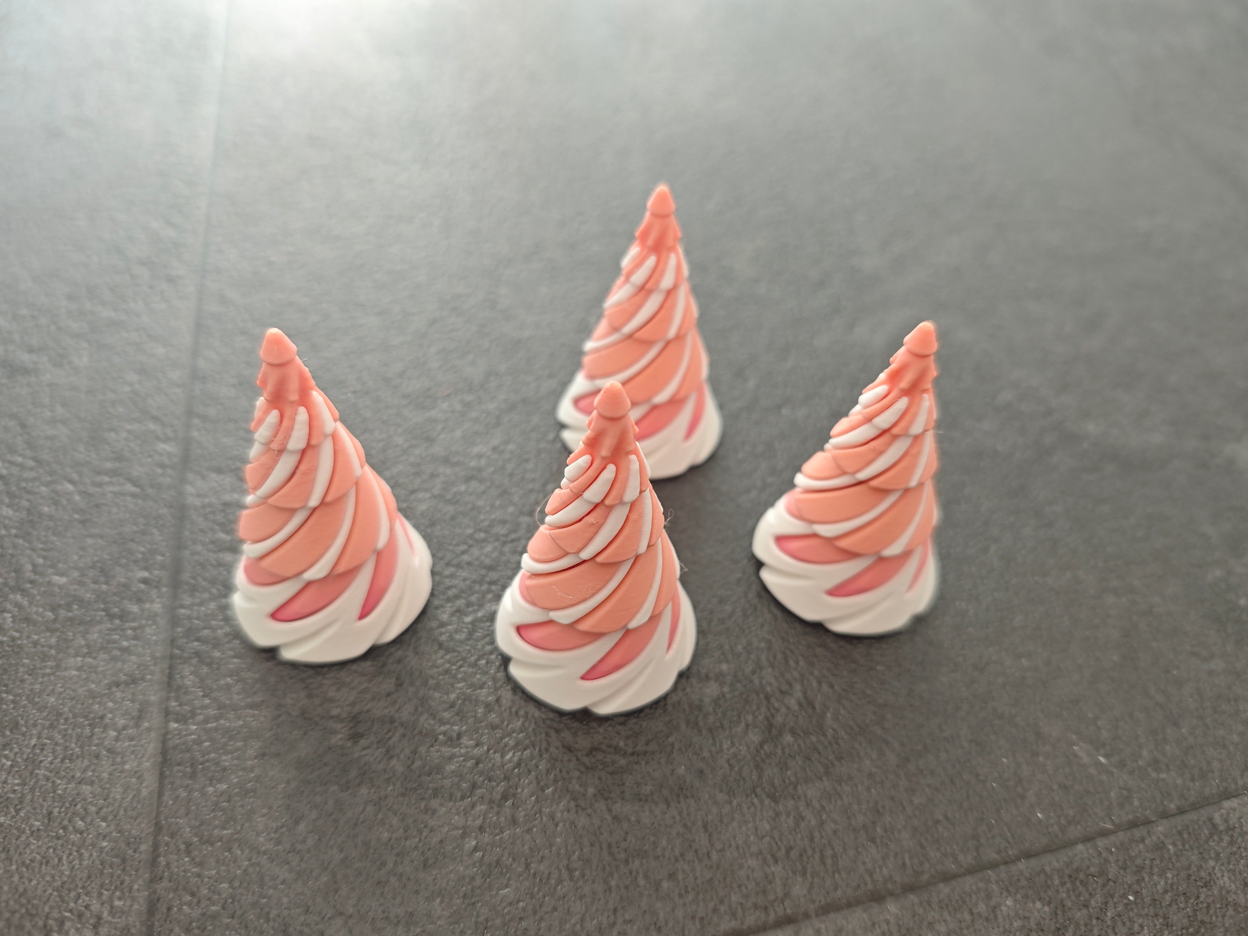 Unmöglicher Kegel (Christmas) weiss, pink lachs rosa