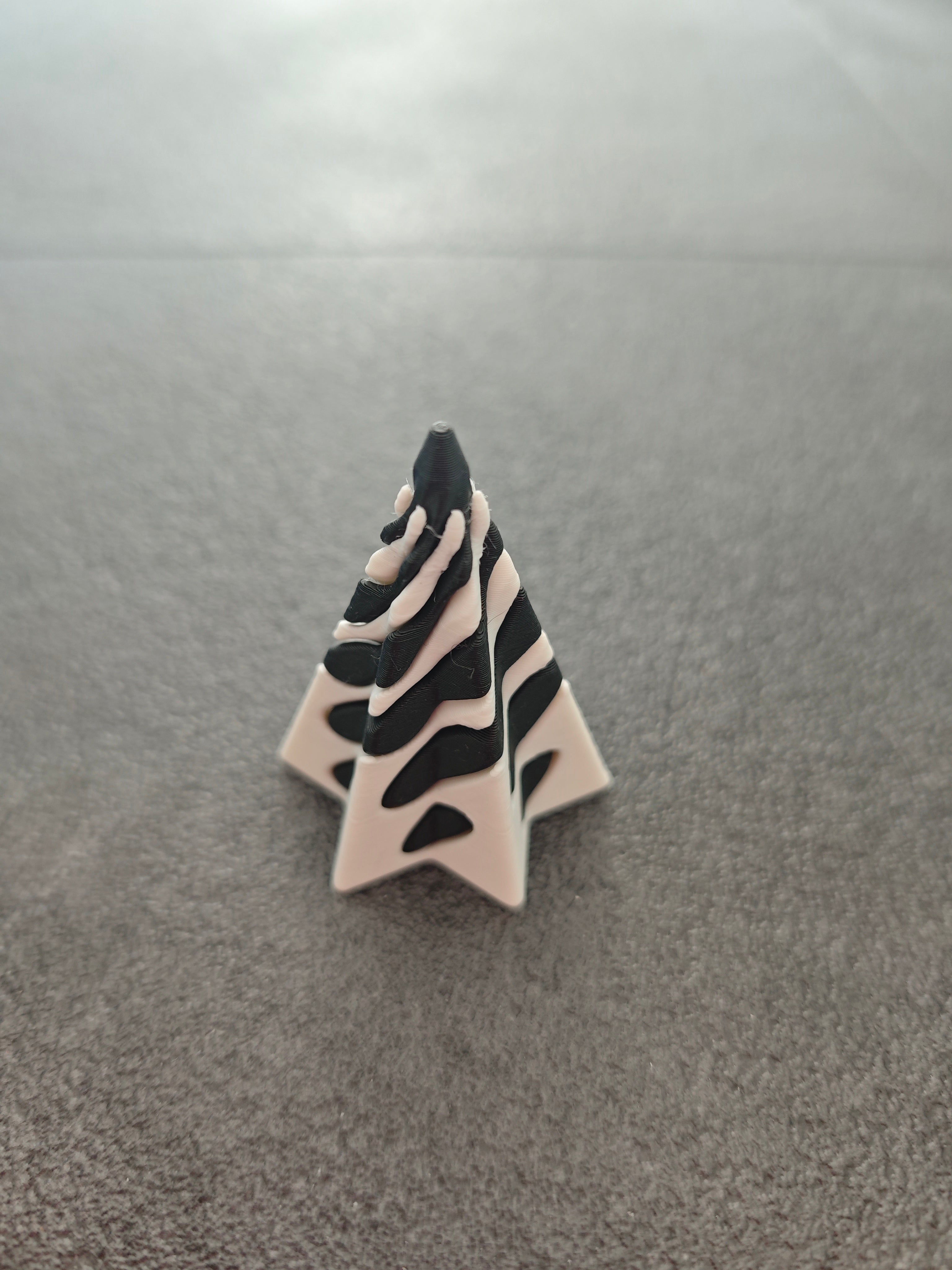 Unmöglicher Stern weiss, schwarz