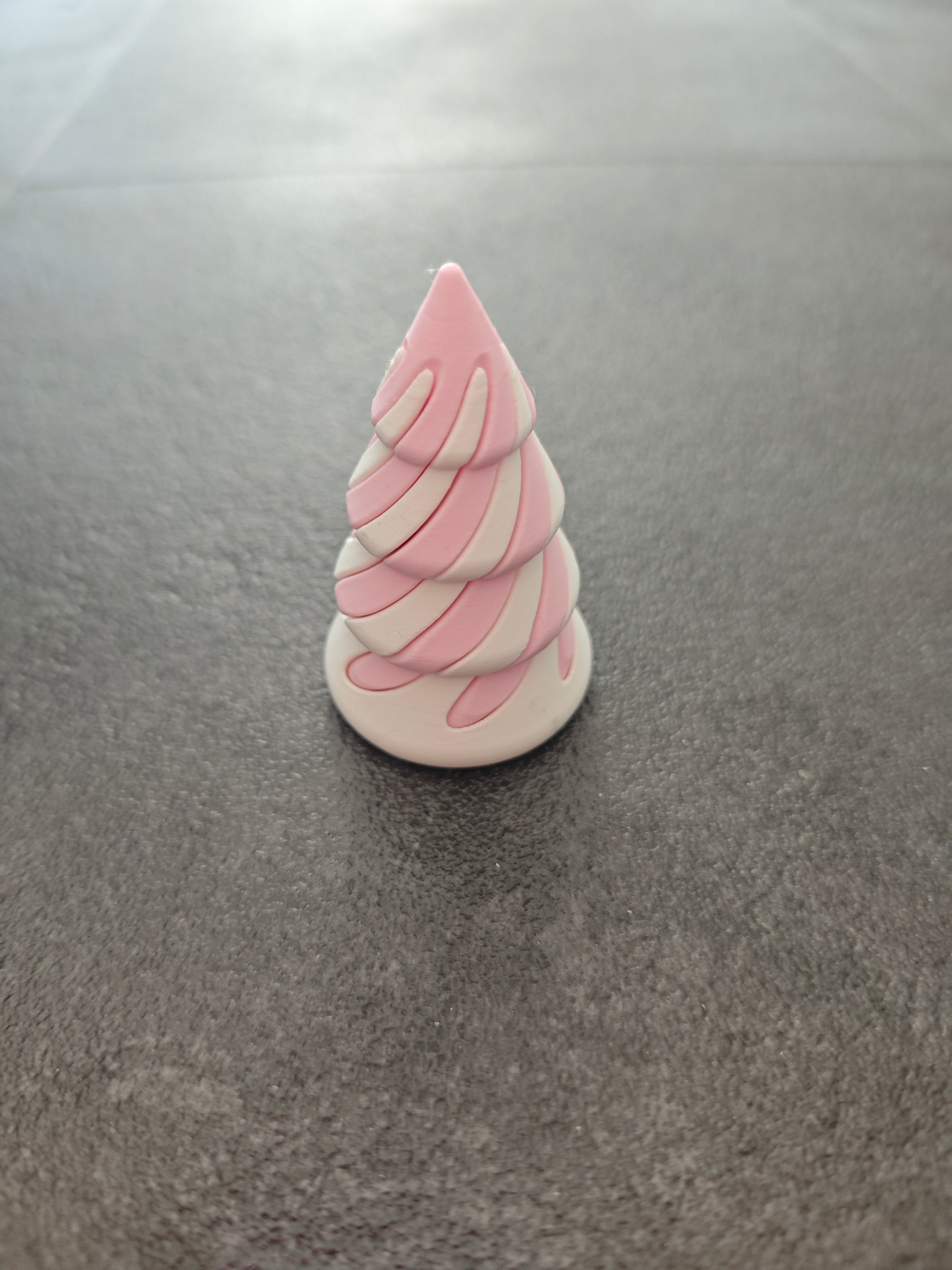 Unmöglicher Weinachtsbaum weiss, rosa